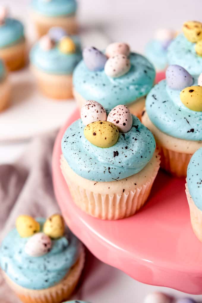 spring cupcake decorating ideas: robin's egg cupcakes