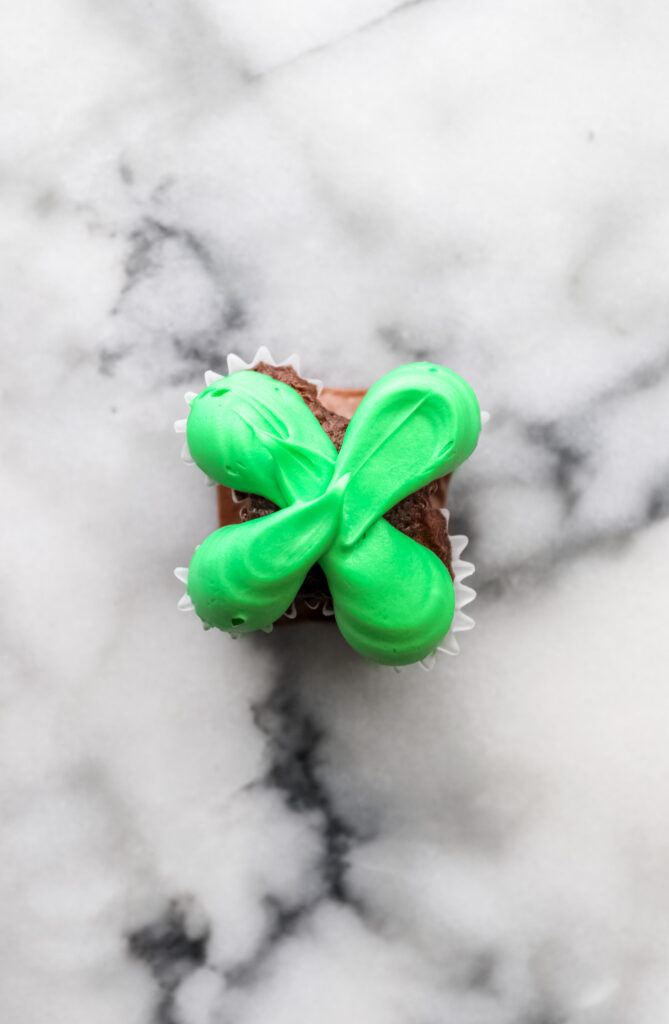 St. Patrick's Day cupcakes (shamrock cupcakes)