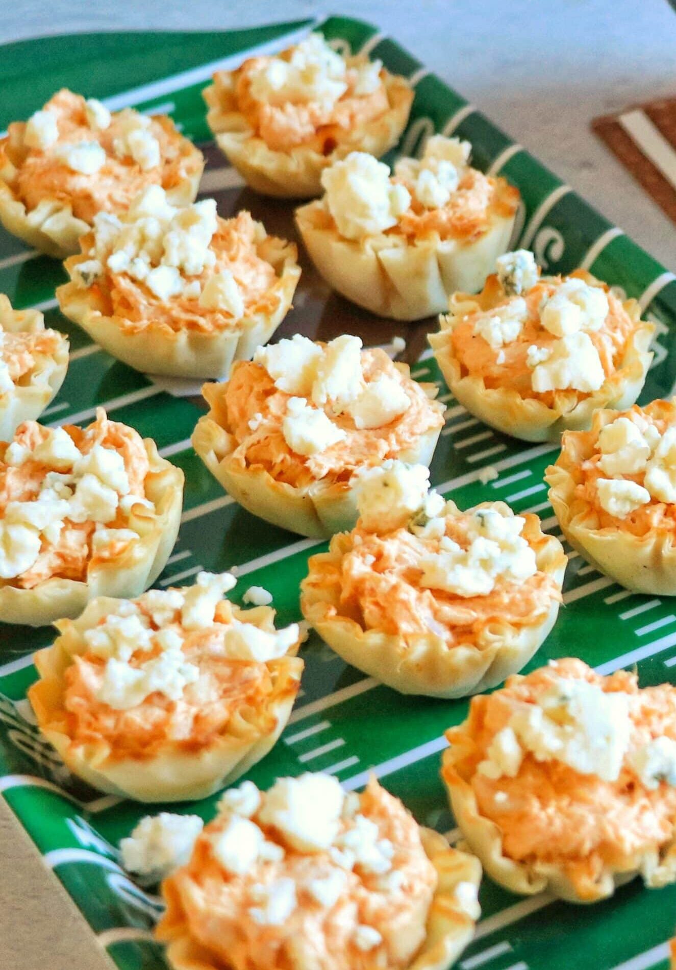 Easy Buffalo chicken cups (perfect for game day)