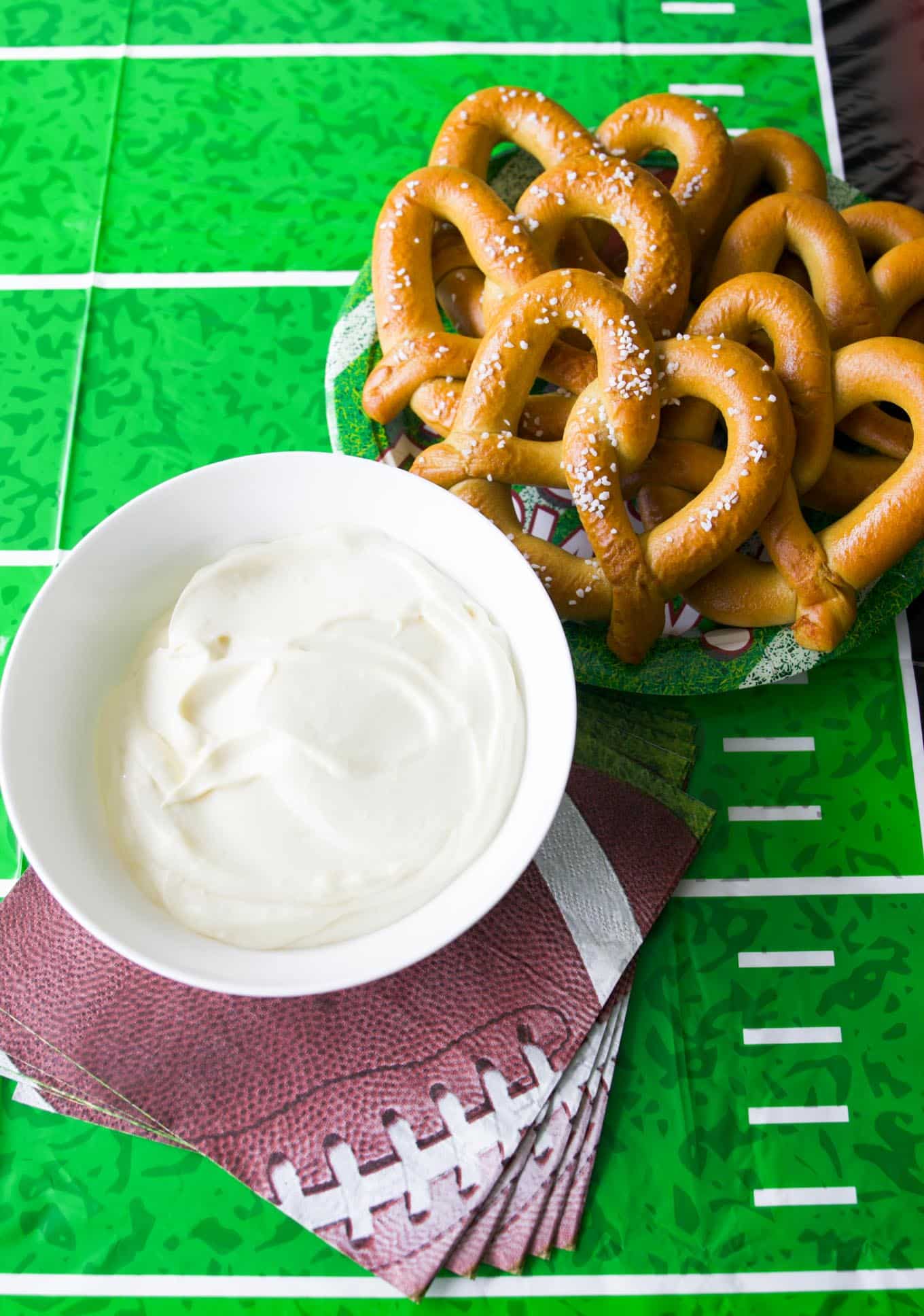 easy pretzel dip with cream cheese