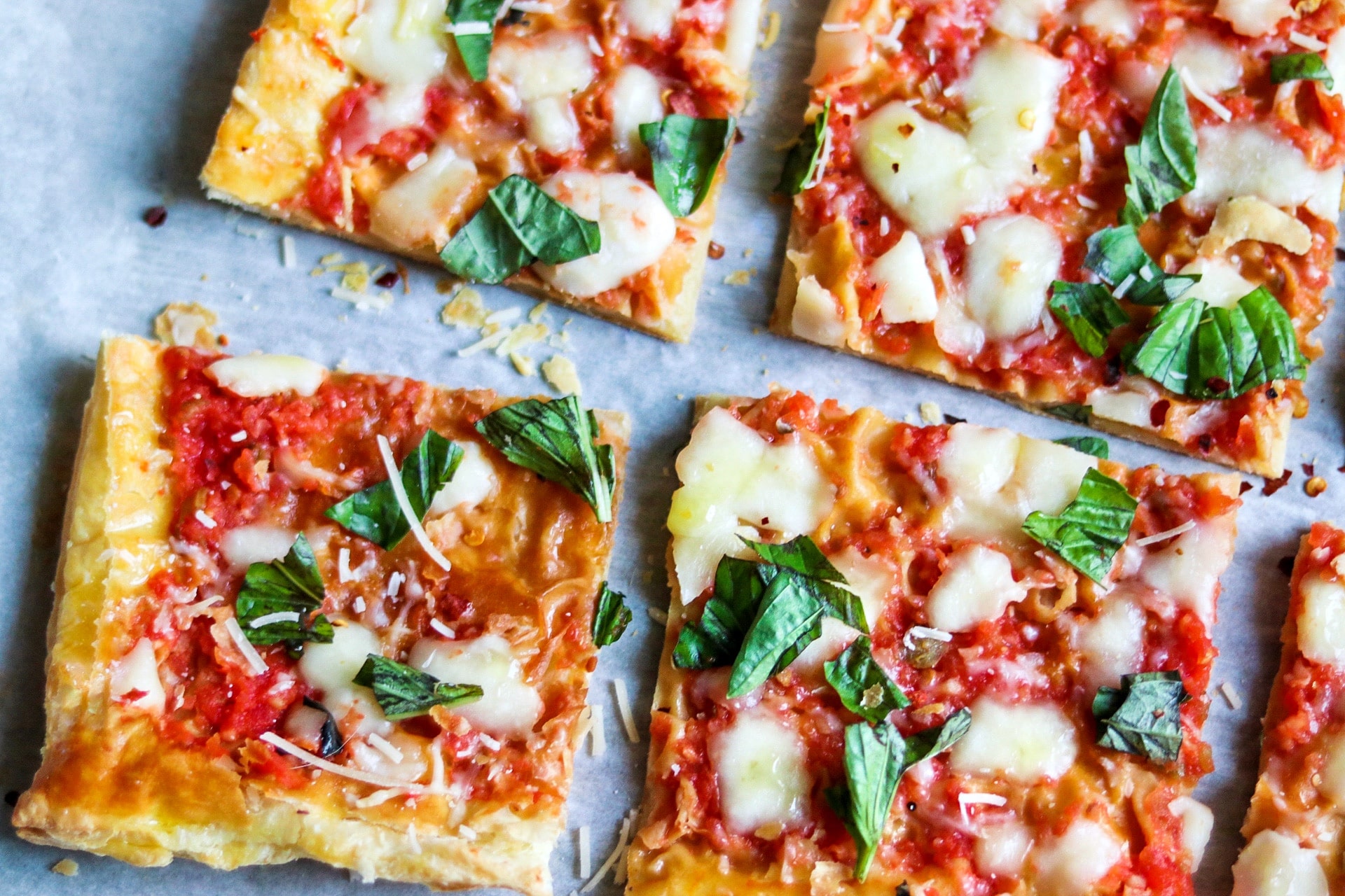 puff pastry margherita pizza (pizza made with puff pastry crust)