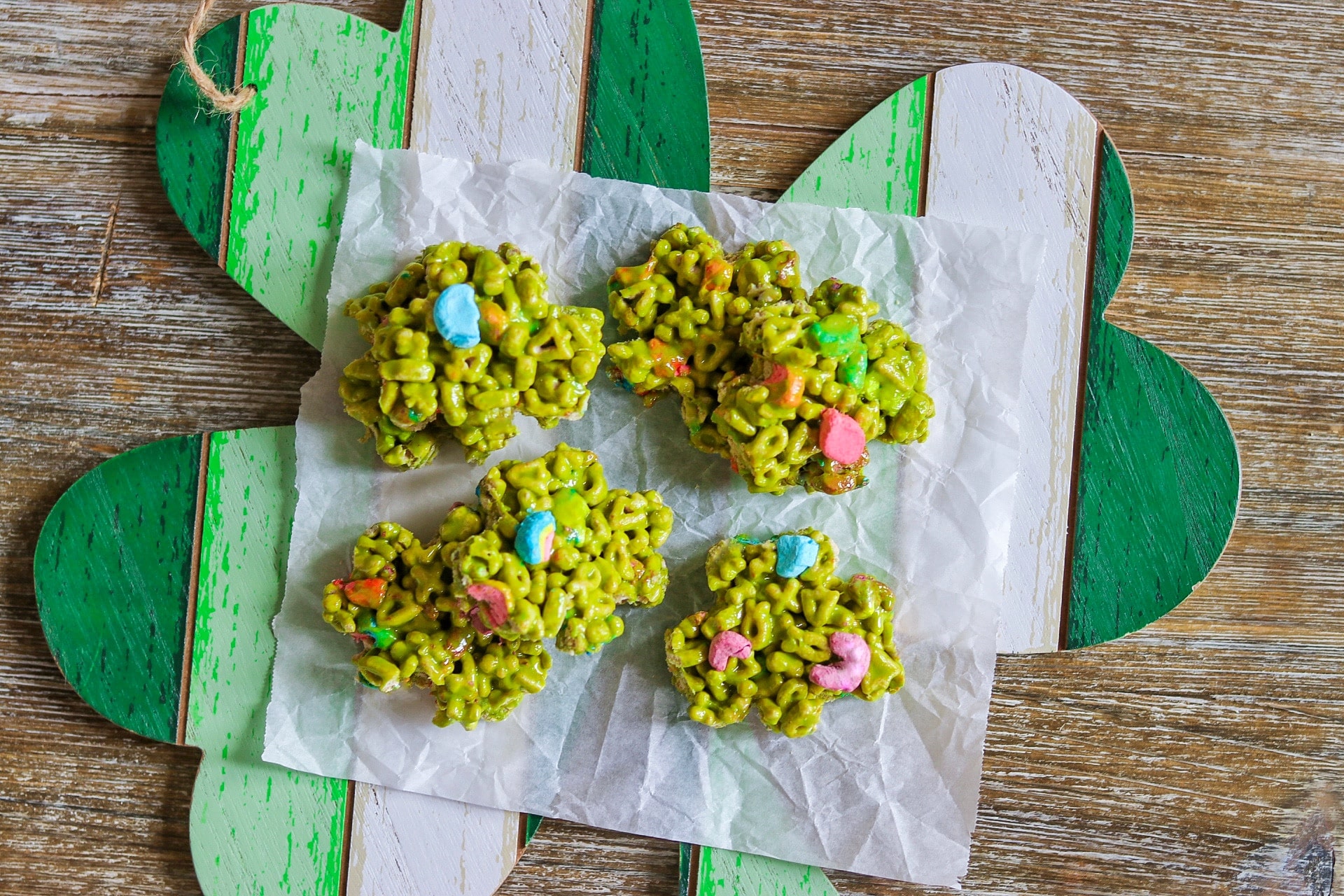 St. Patrick's Day Lucky Charms Rice Krispie treats 