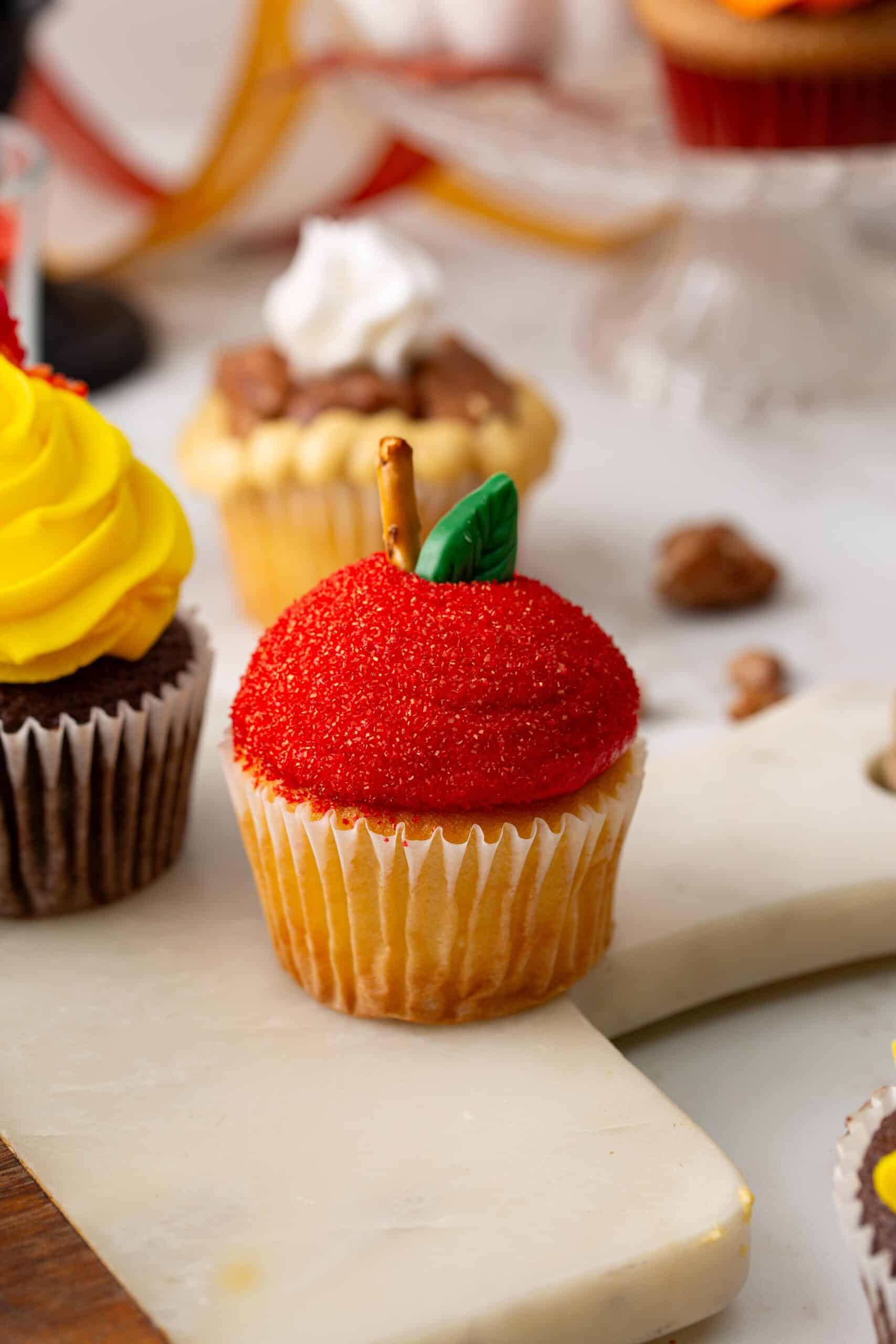 how to make cupcakes decorated like apples