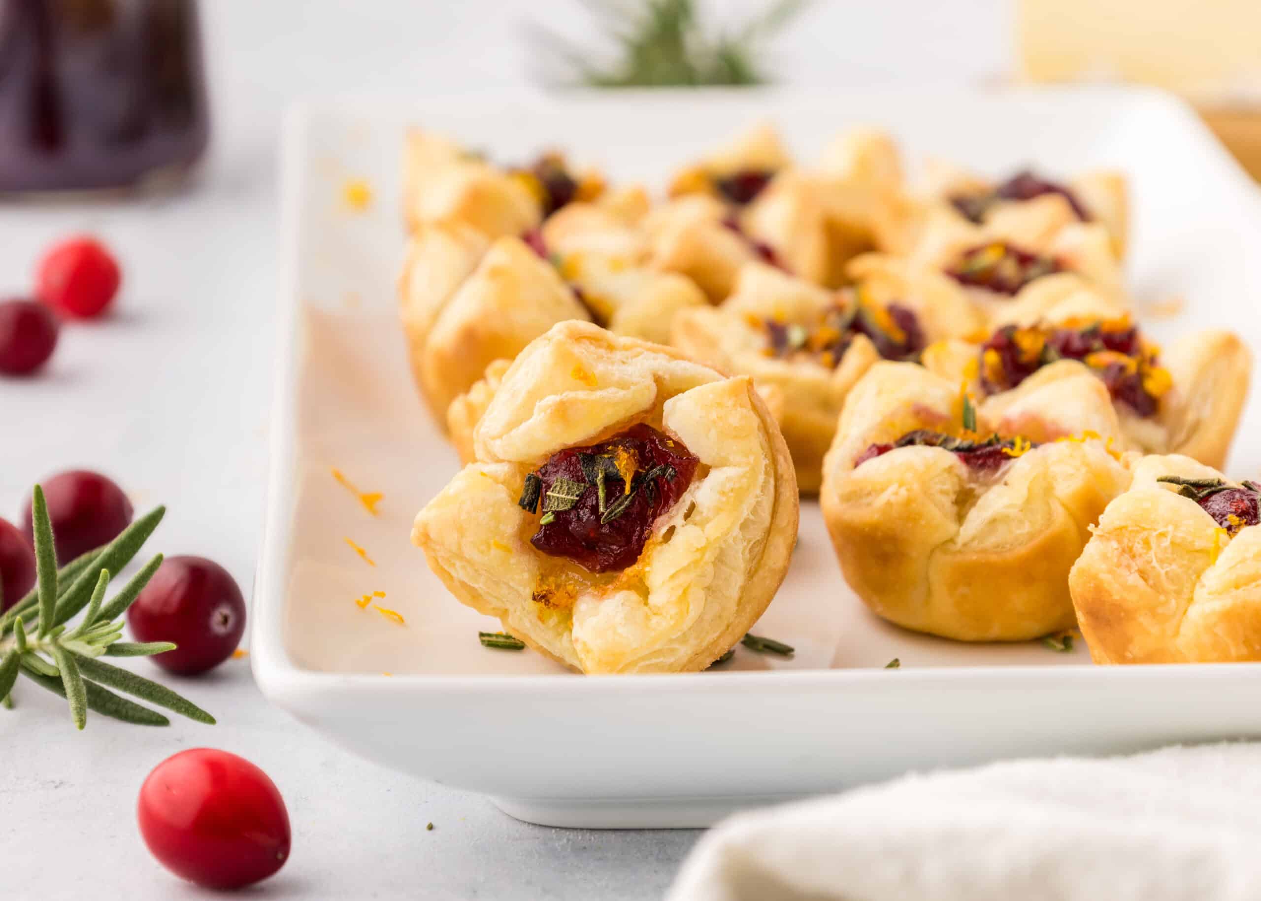 Cranberry and Camembert Bites with Rosemary (baked Camembert with cranberries)