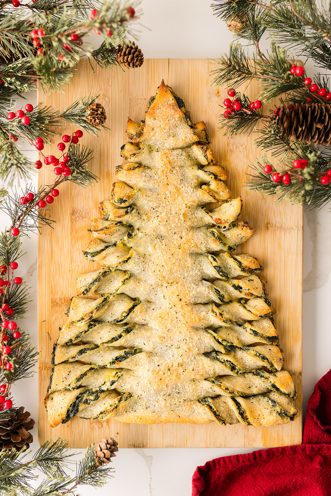 Spinach Dip-Stuffed Pull Apart Tree (Christmas tree pull apart appetizer)