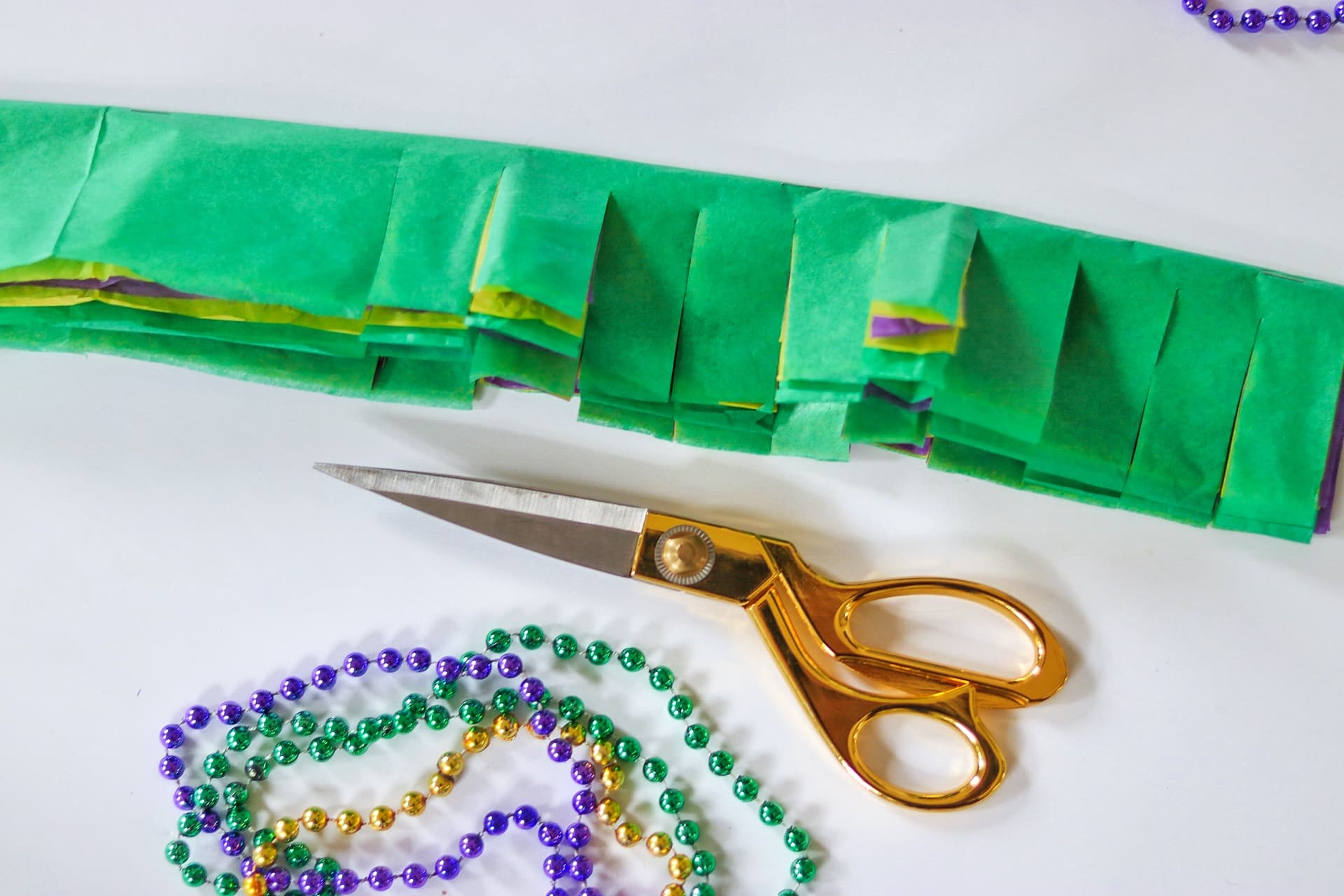 How to make a Mardi Gras mantle garland 