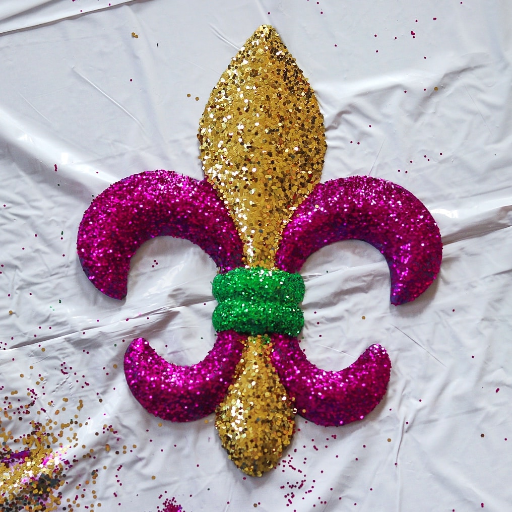 fleur de lis for DIY Mardi Gras garland