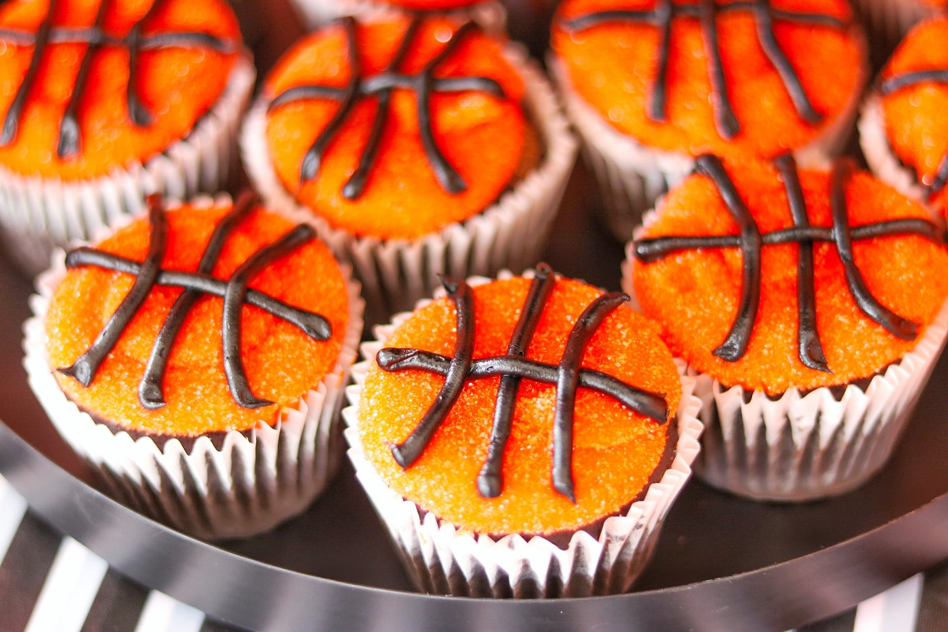 cupcakes for a basketball watch party