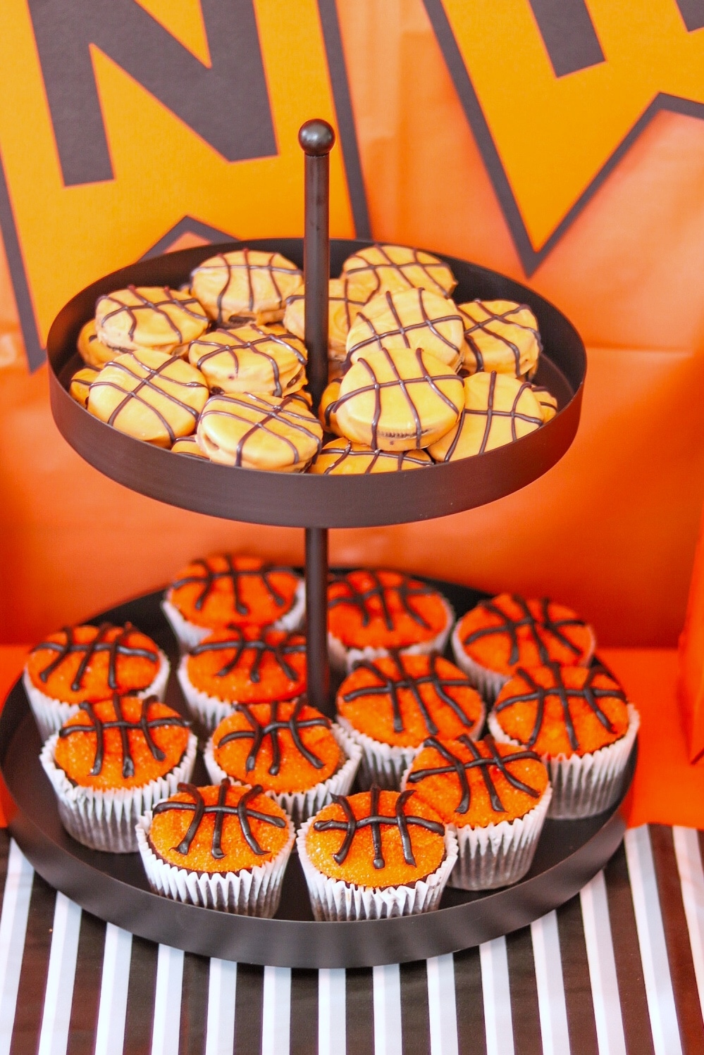 basketball dessert ideas: basketball oreos and basketball cupcakes