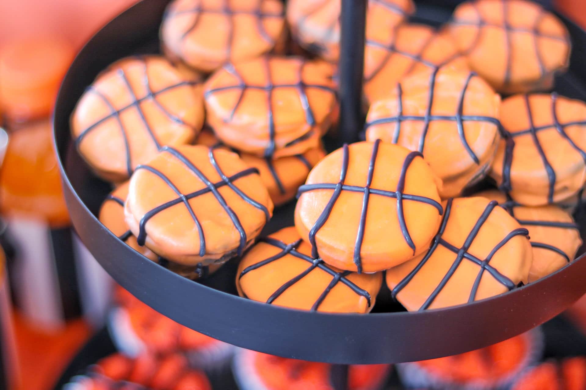 basketball dessert ideas: dipped oreos