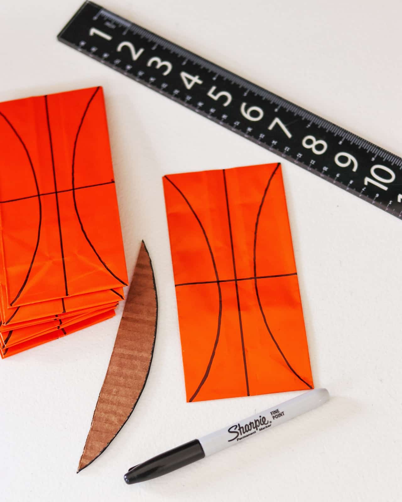 DIY basketball party decorations
