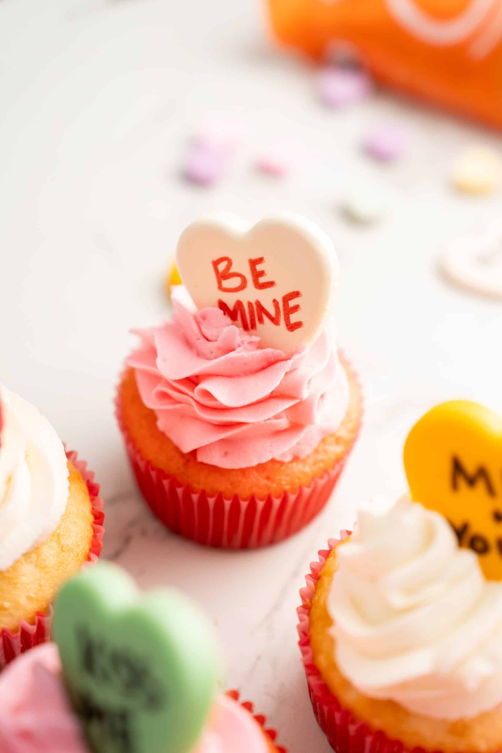 easy Valentine's cupcakes: conversation hearts cupcakes 