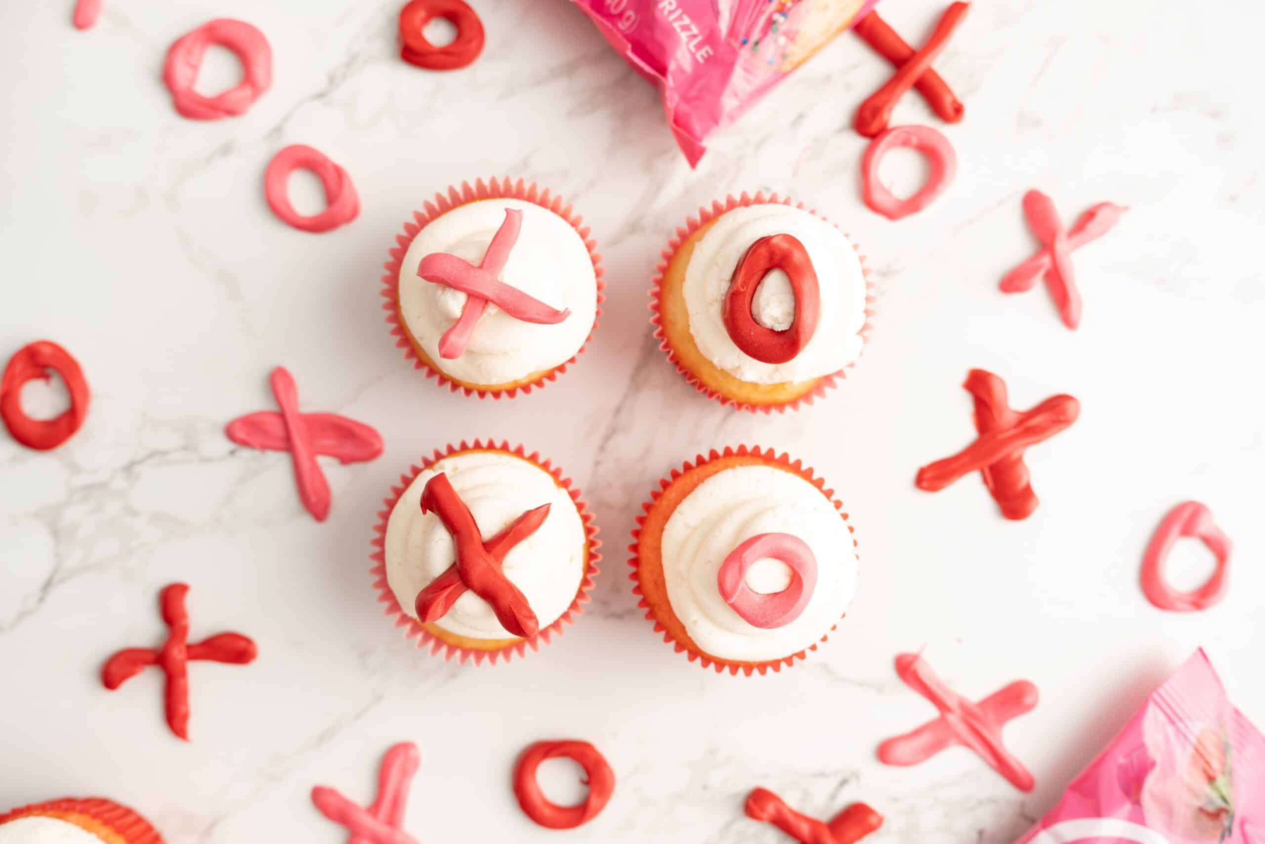 XOXO cupcakes (easy Valentine's Day cupcake toppers)