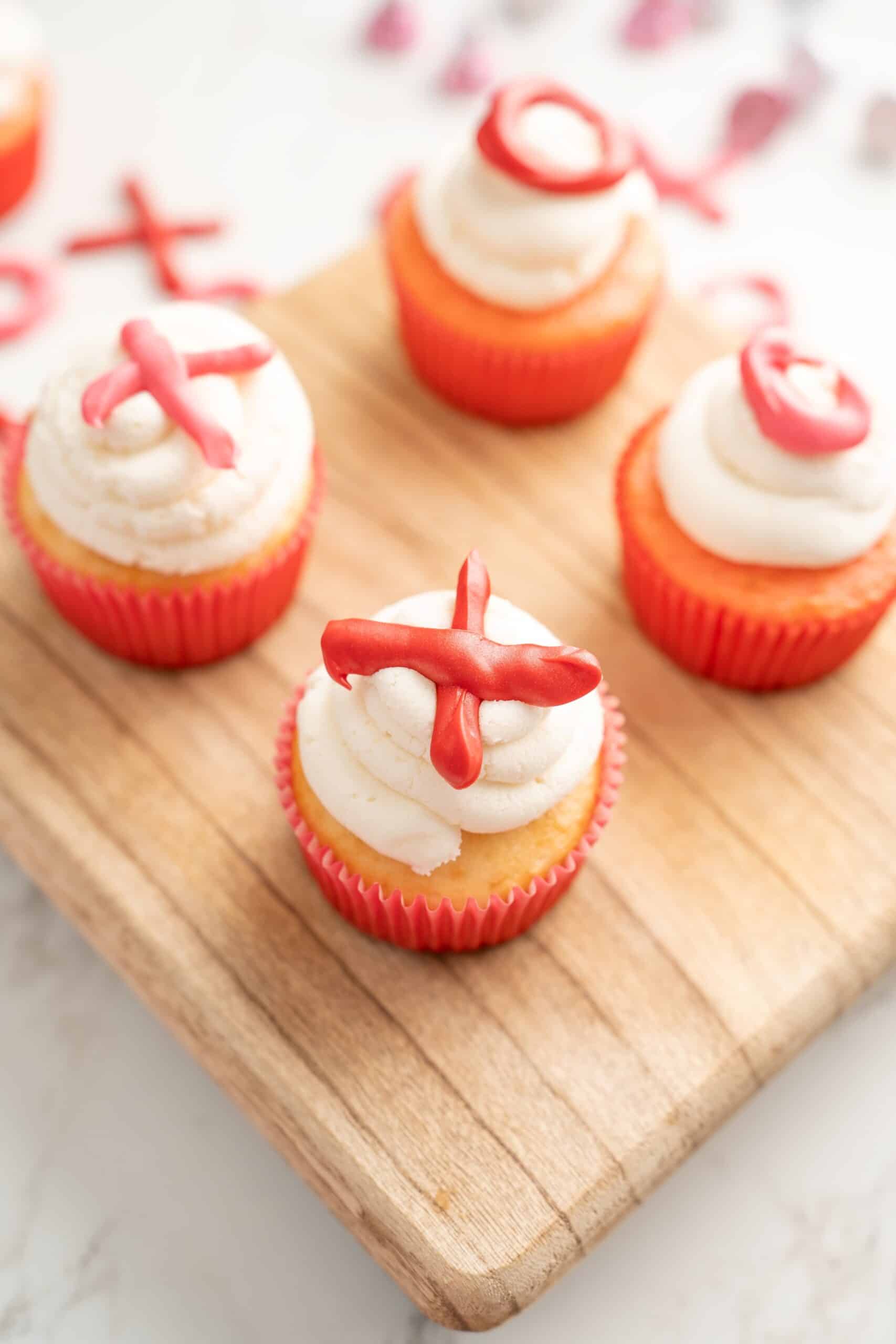 Valentine's Day cupcake toppers: XOXO Cupcakes