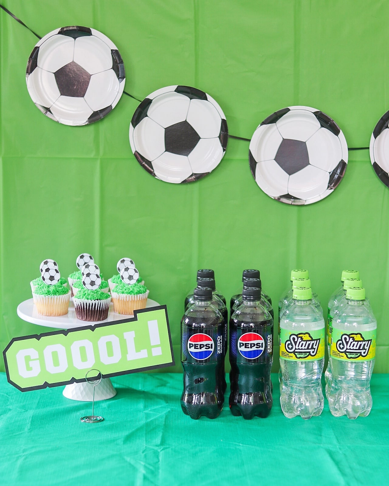 soccer birthday party ideas: DIY soccer party decorations
