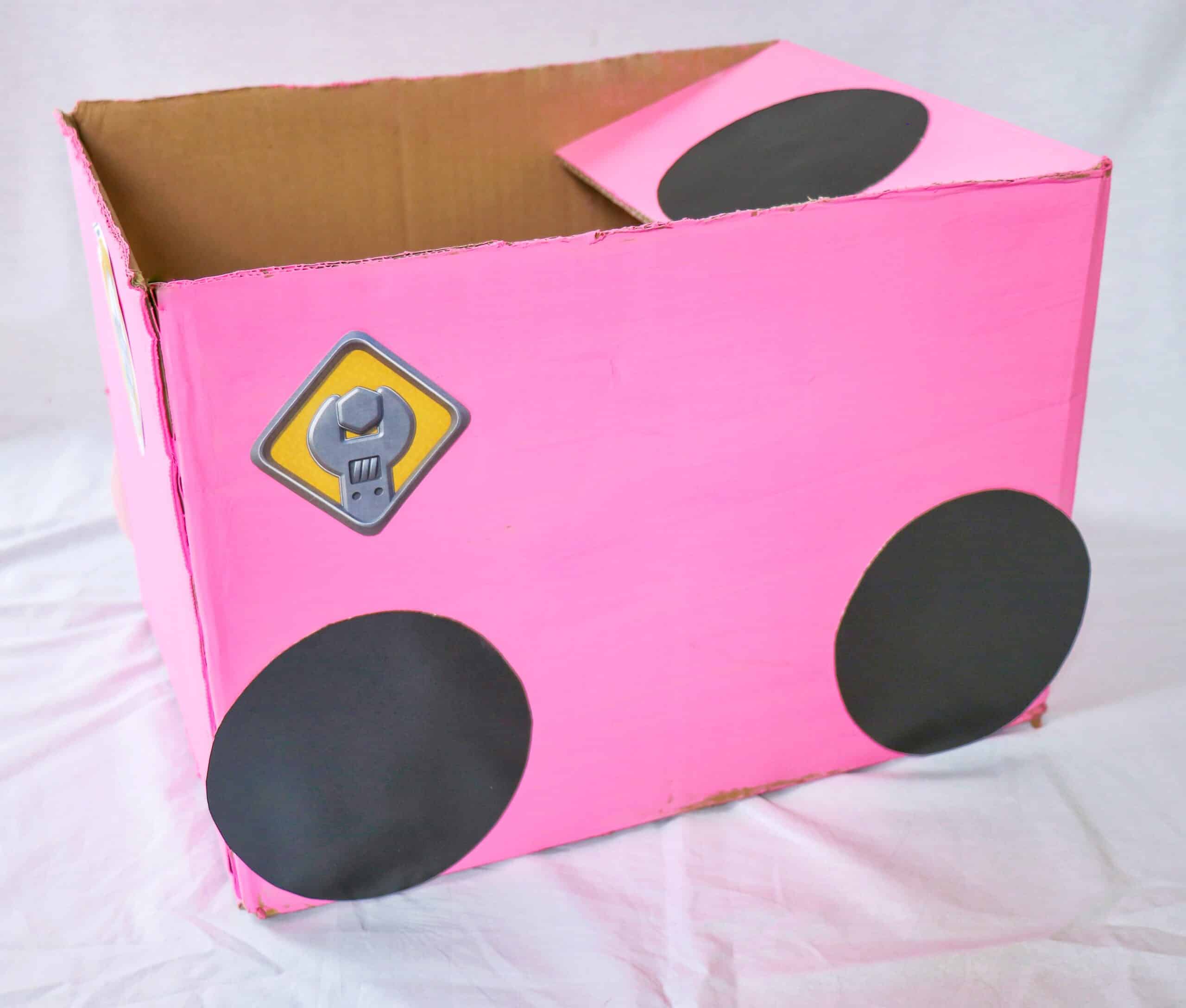 kids drive in movie party ideas: DIY cardboard box car