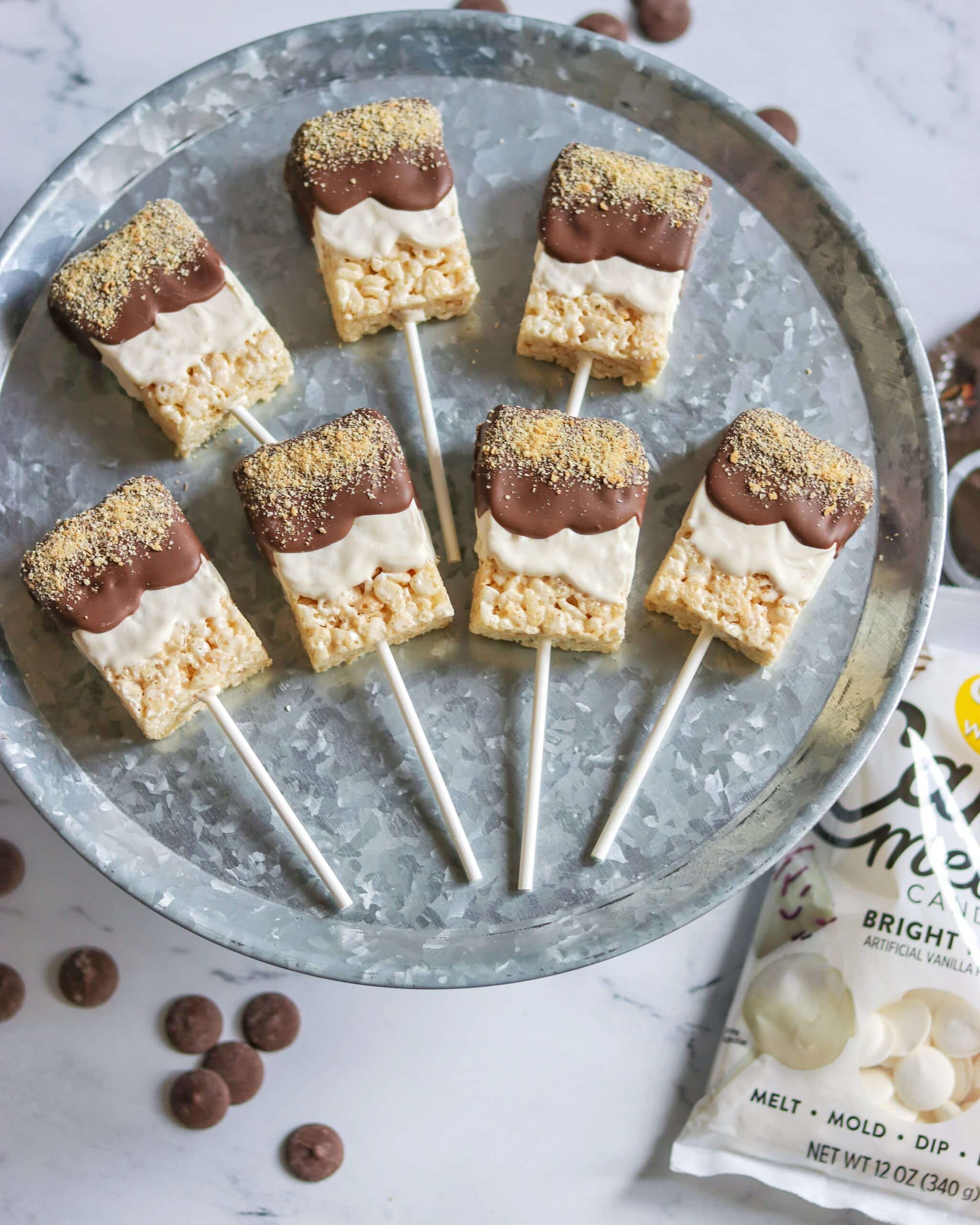 Easy S’mores Treats Pops (rice krispie treats smores pops)