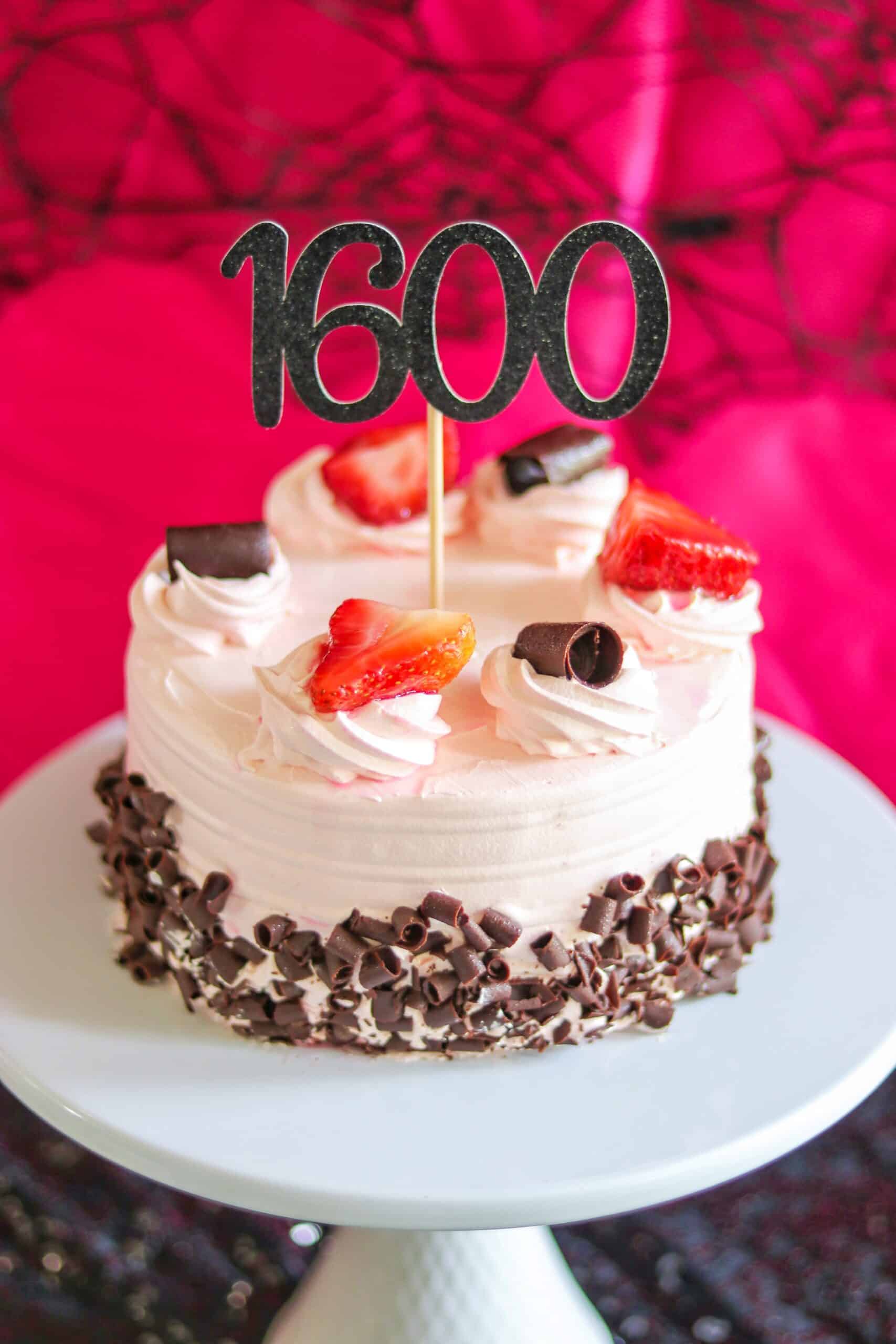 Draculaura 1600 birthday cake topper for a Monster High themed party
