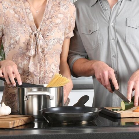 7 Tips for Cooking Delicious Meals in a Shared College Kitchen