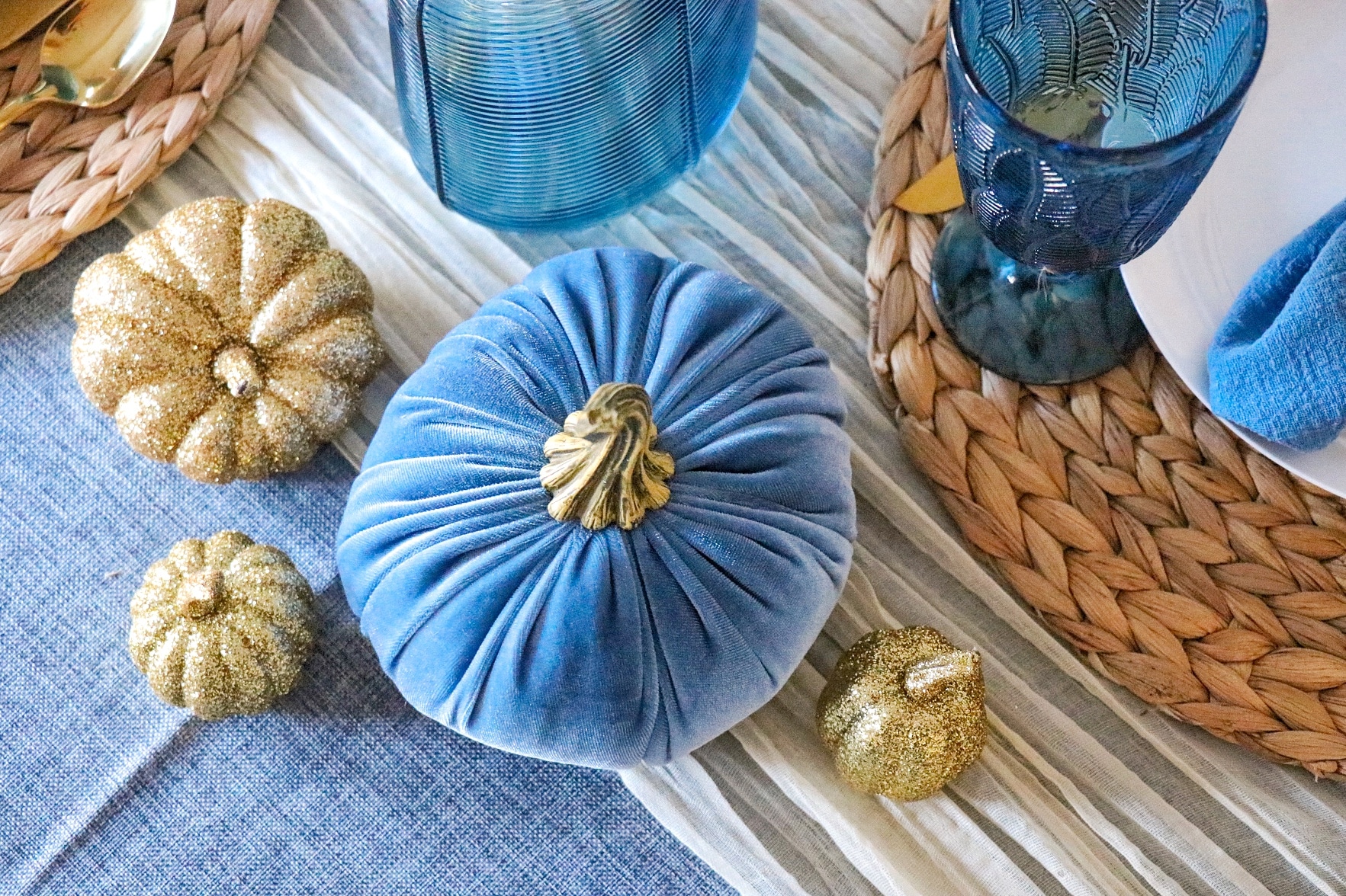 blue and gold table decoration ideas for fall