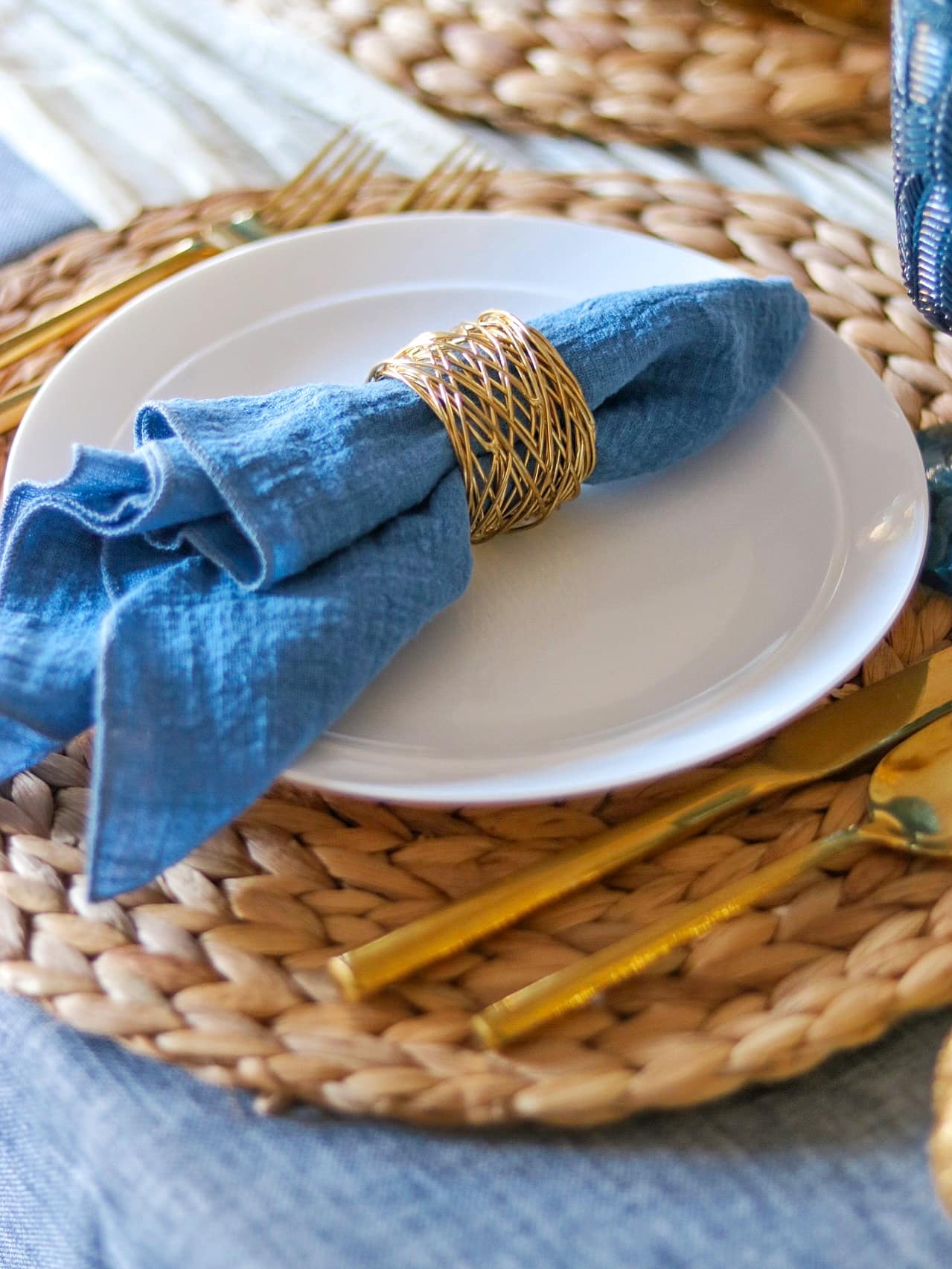 blue and gold table decoration ideas