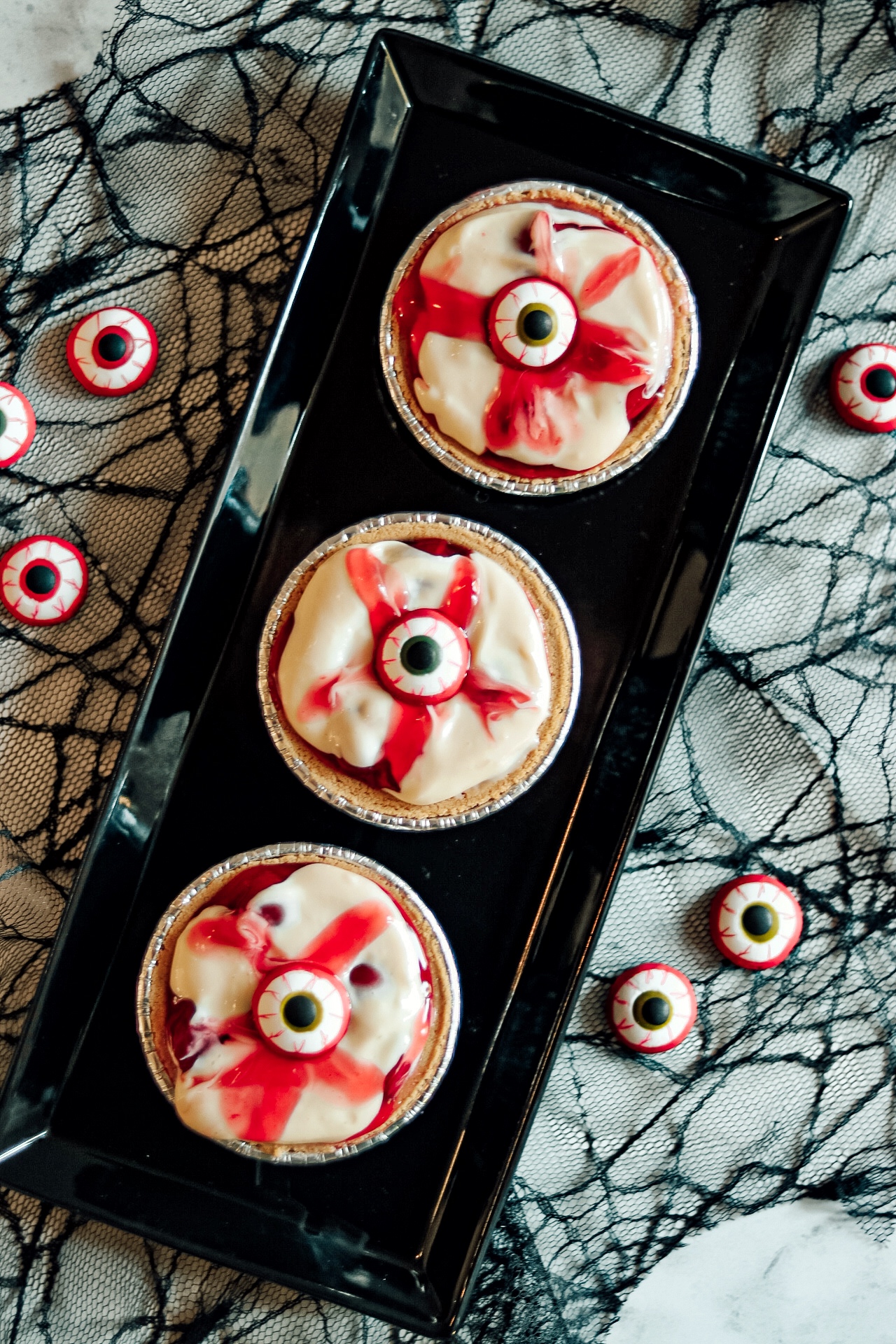 Halloween mini pie recipe: eyeball pie