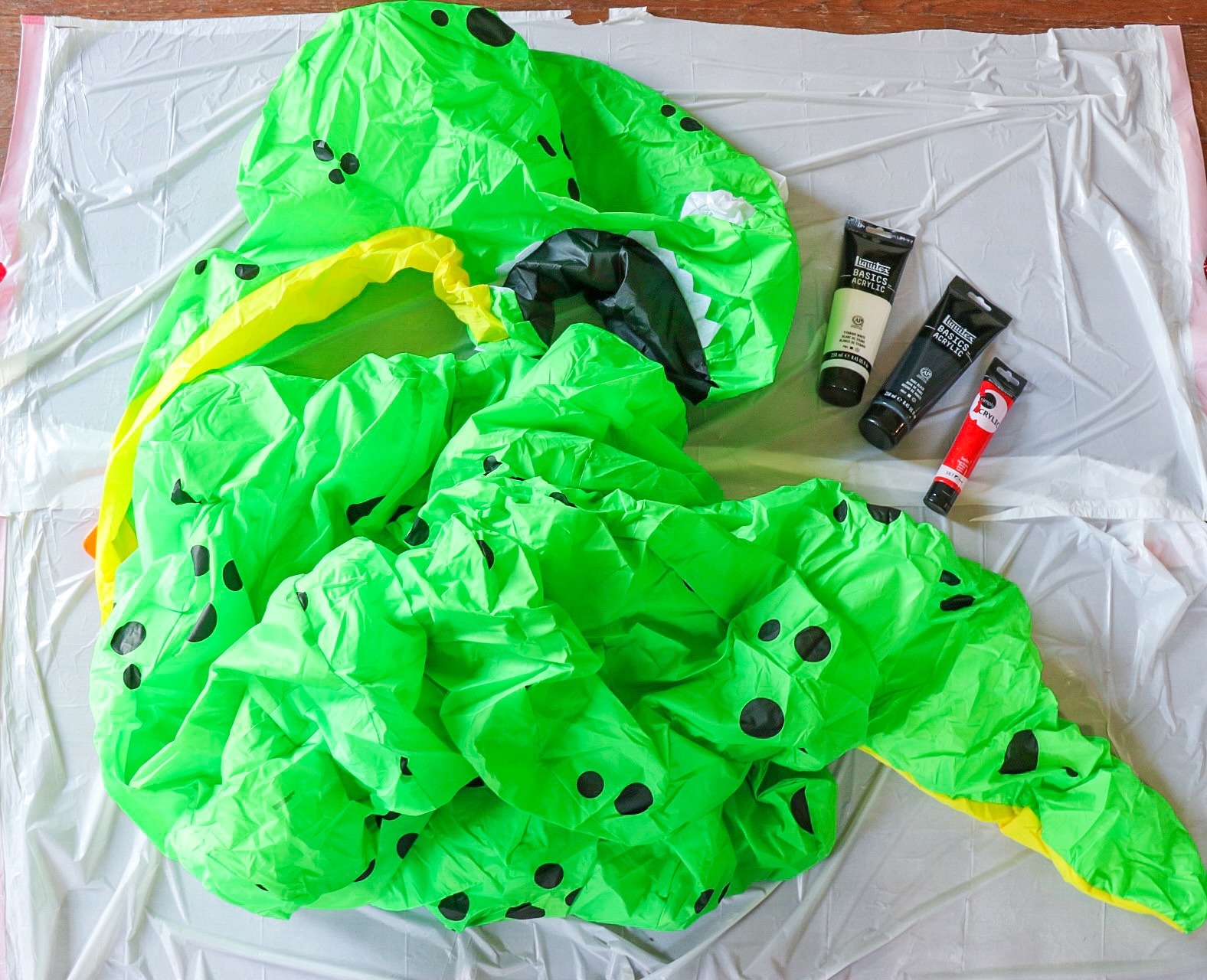 How to make a Beetlejuice sandworm costume