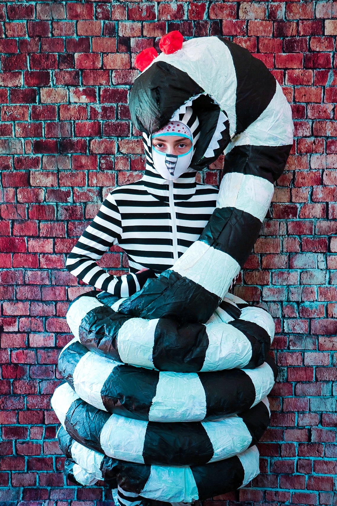 Beetlejuice family costume ideas: Beetlejuice sandworm costume