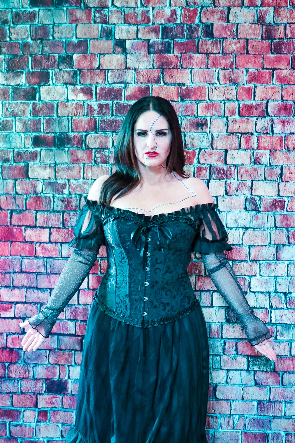 Beetlejuice costume for women: DIY Delores Beetlejuice movie Halloween costumes
