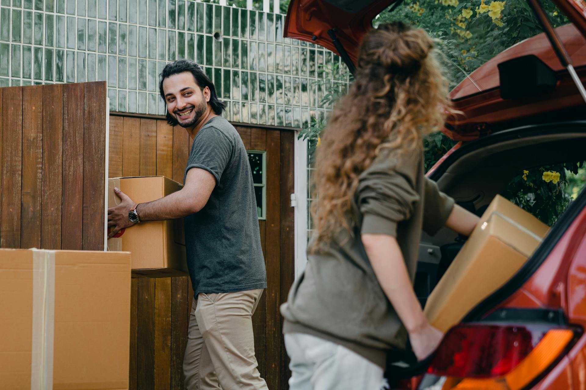 The Pros and Cons of DIY Moving vs. Hiring a Professional Removalist