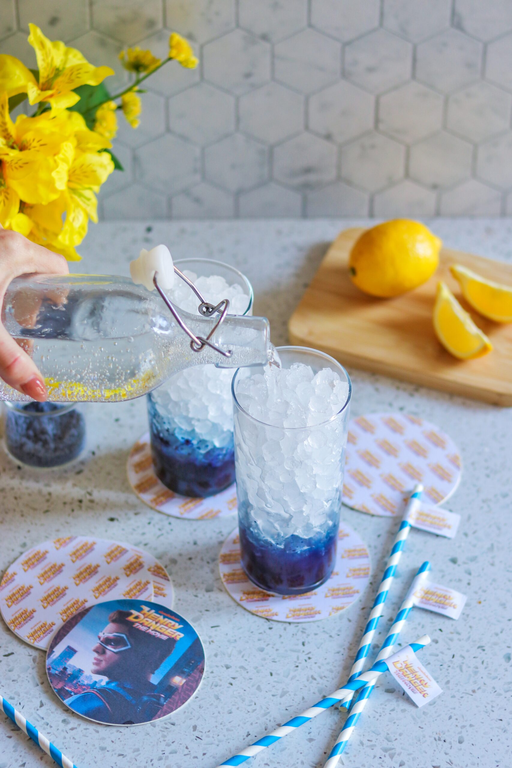 color changing mocktail (butterfly pea tea mocktail)