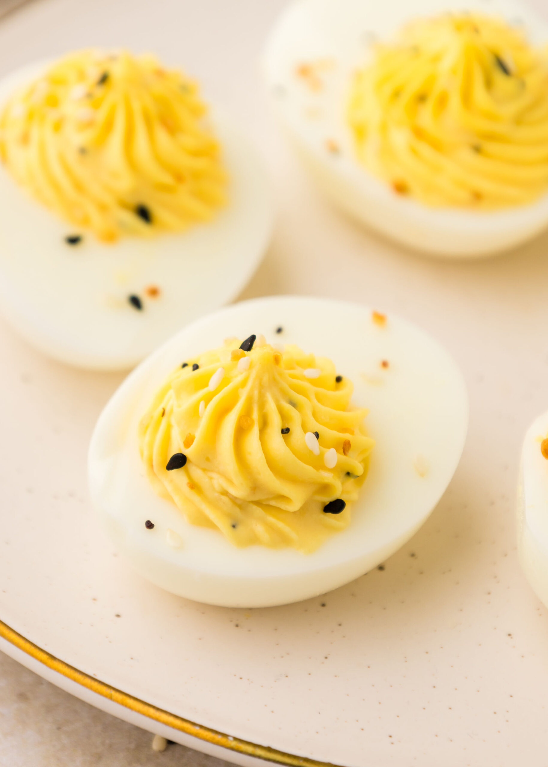 Everything Bagel Deviled Eggs (everything bagel seasoning on eggs)