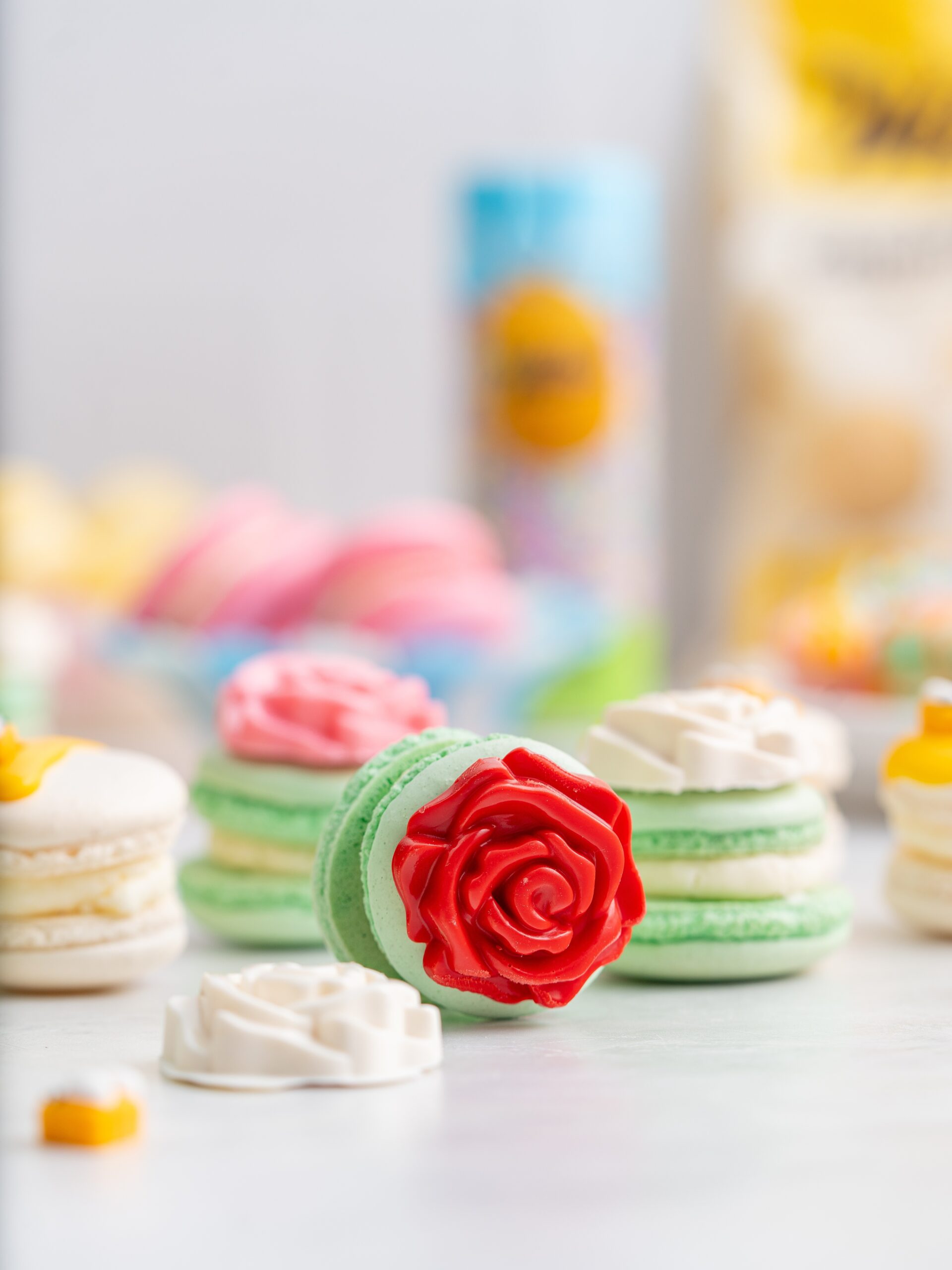 how to decorate French macarons