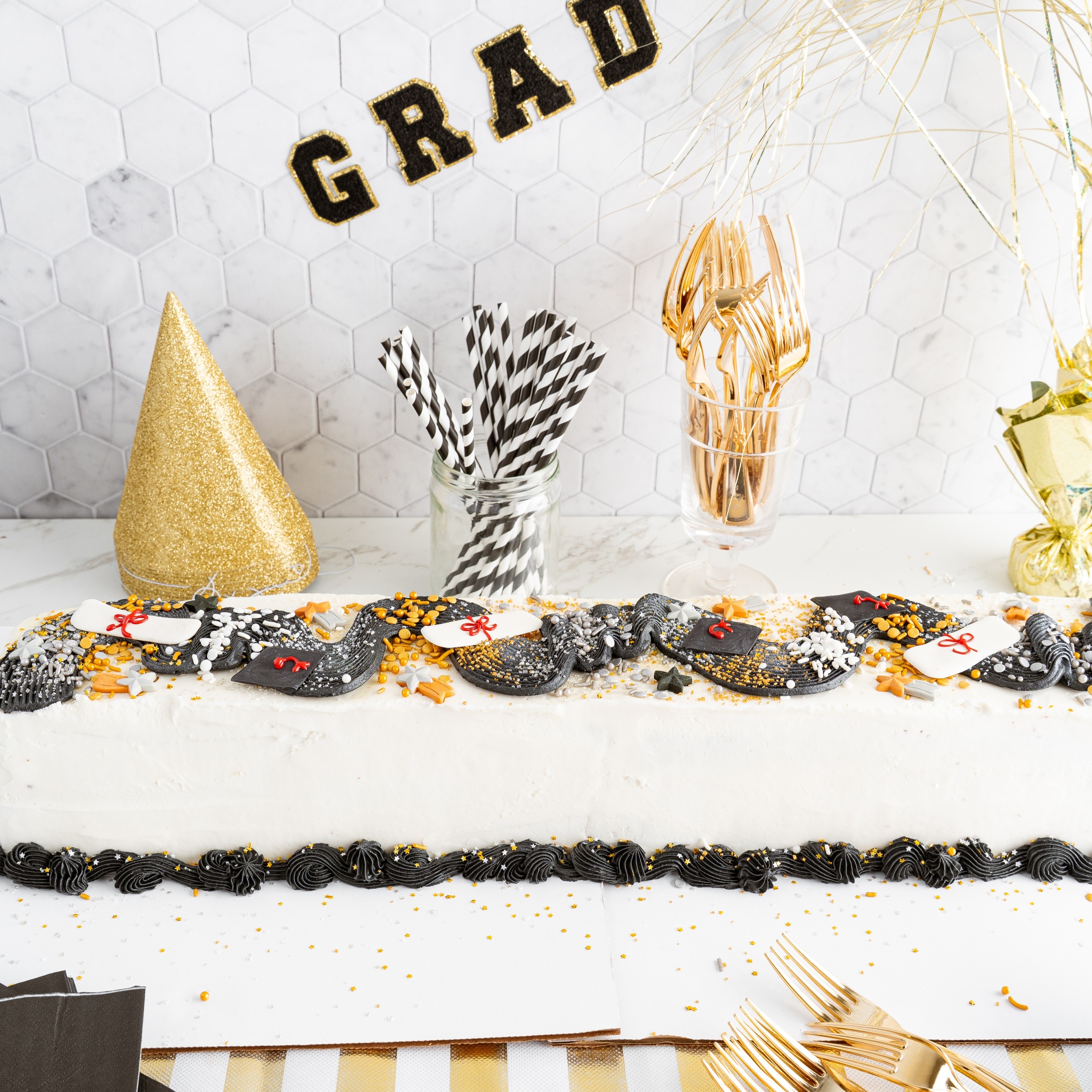 graduation cake ideas: centerpiece cake