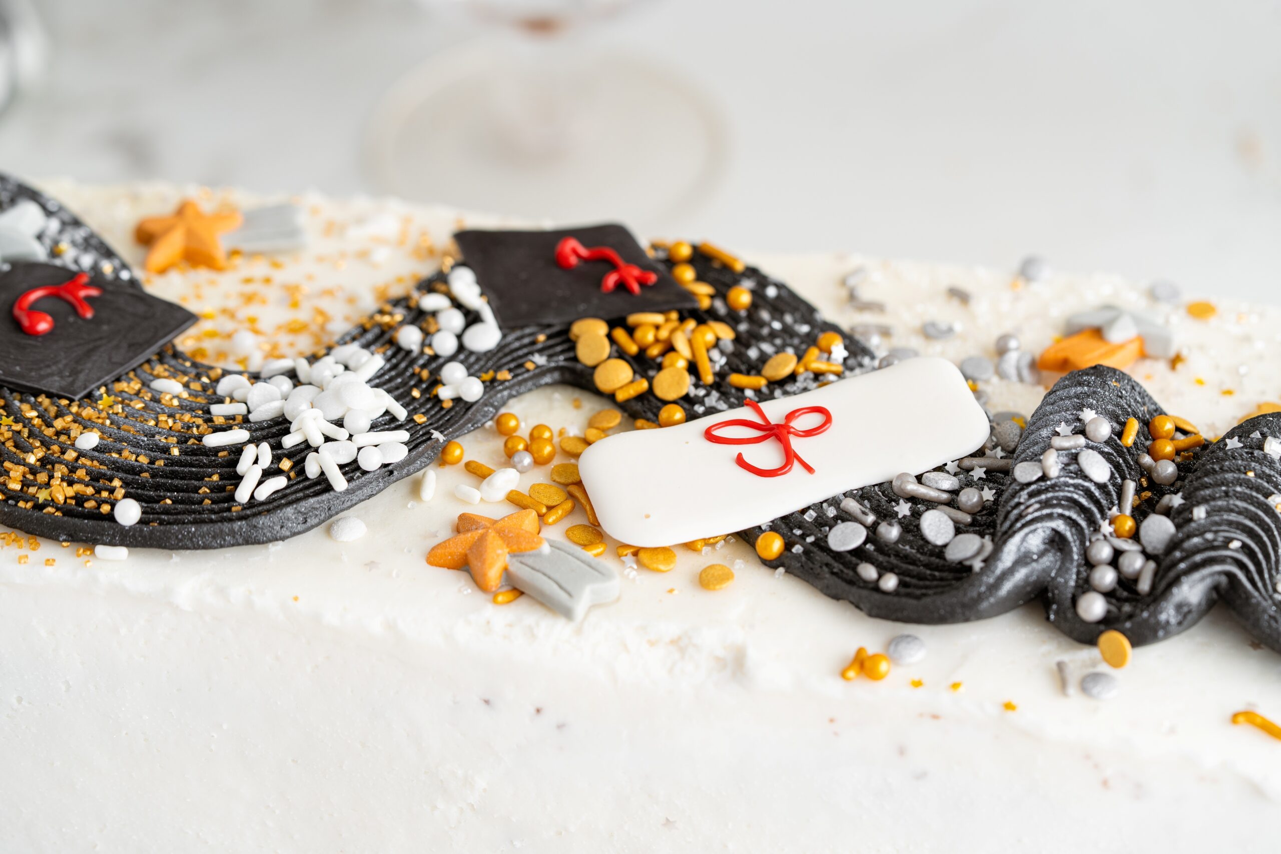 graduation centerpiece cake