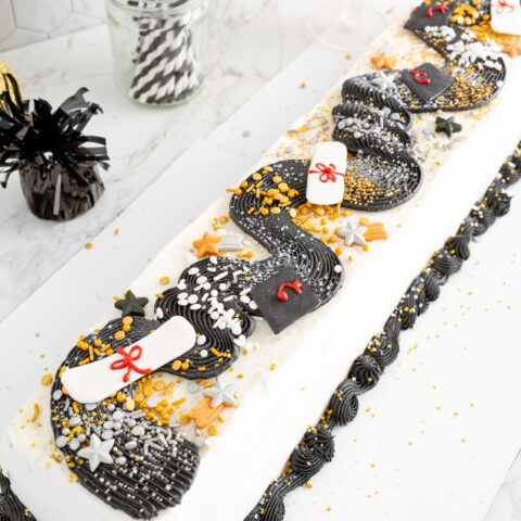 Graduation Cake Ideas: Graduation Centerpiece Cake