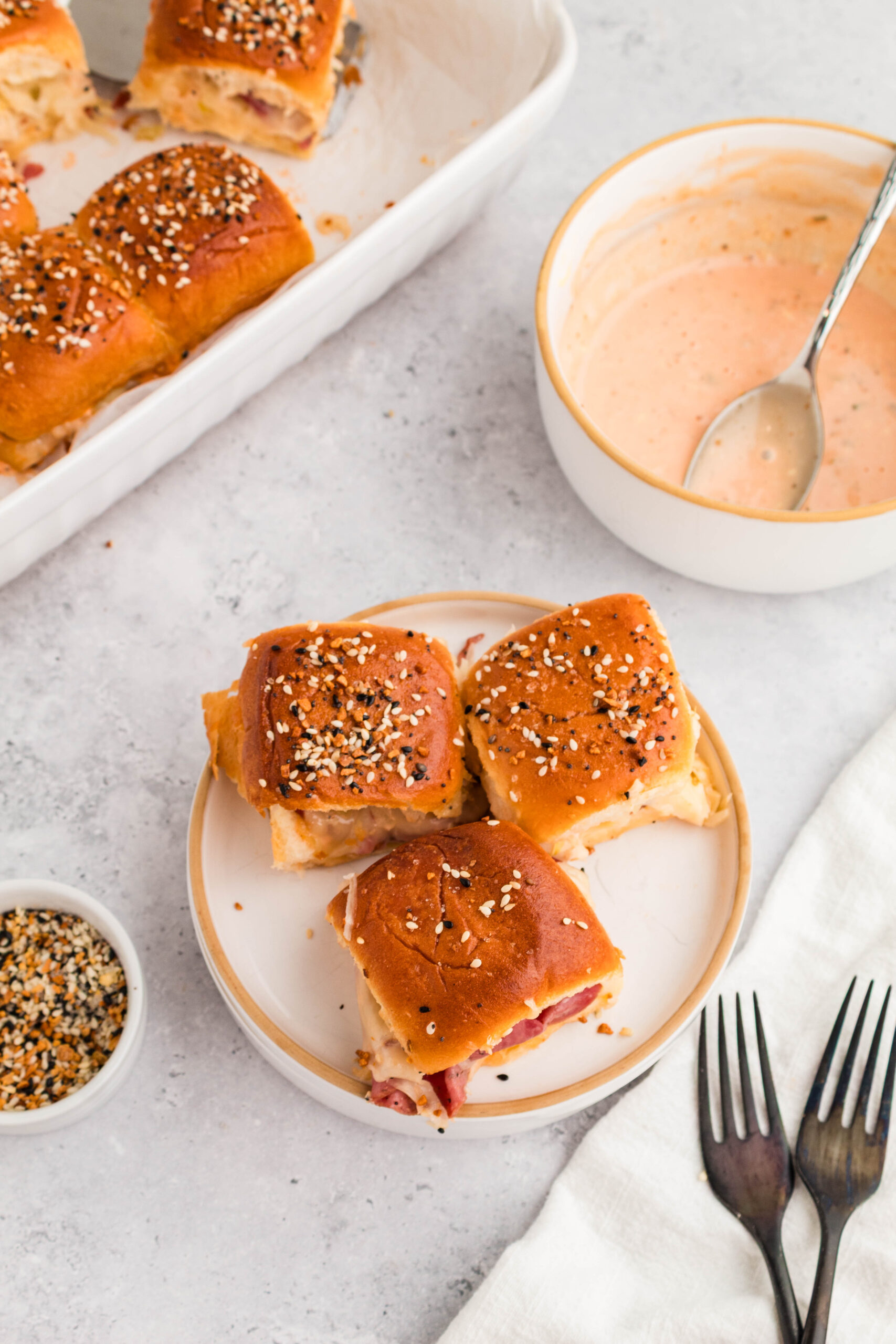 Hawaiian roll Reuben sliders