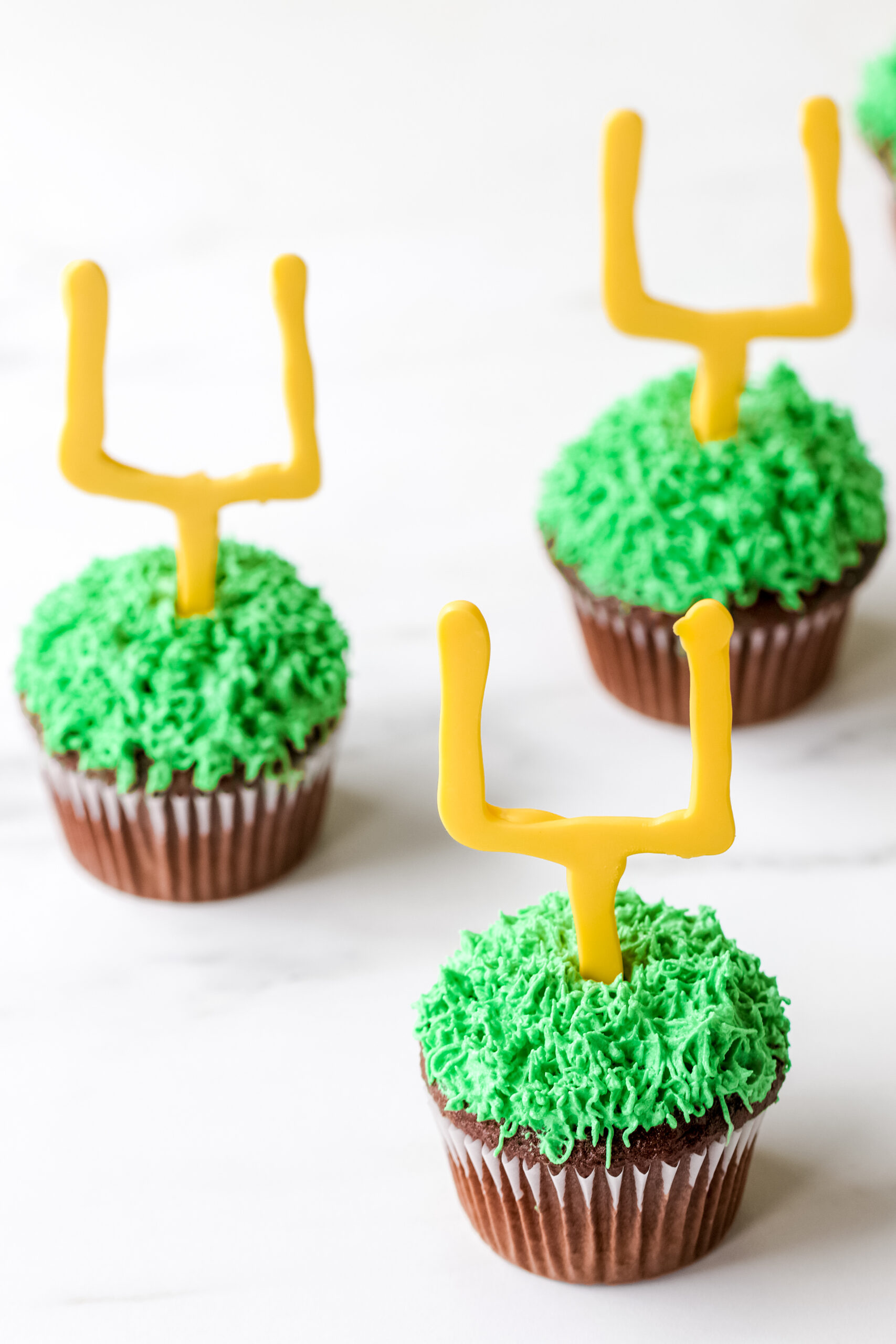 football theme cupcakes: Goalpost Cupcakes