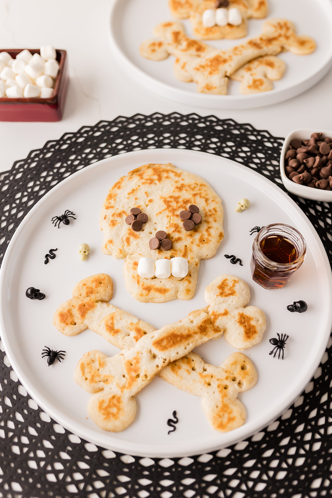 Halloween themed pancakes: Easy Skull and Crossbones Pancakes