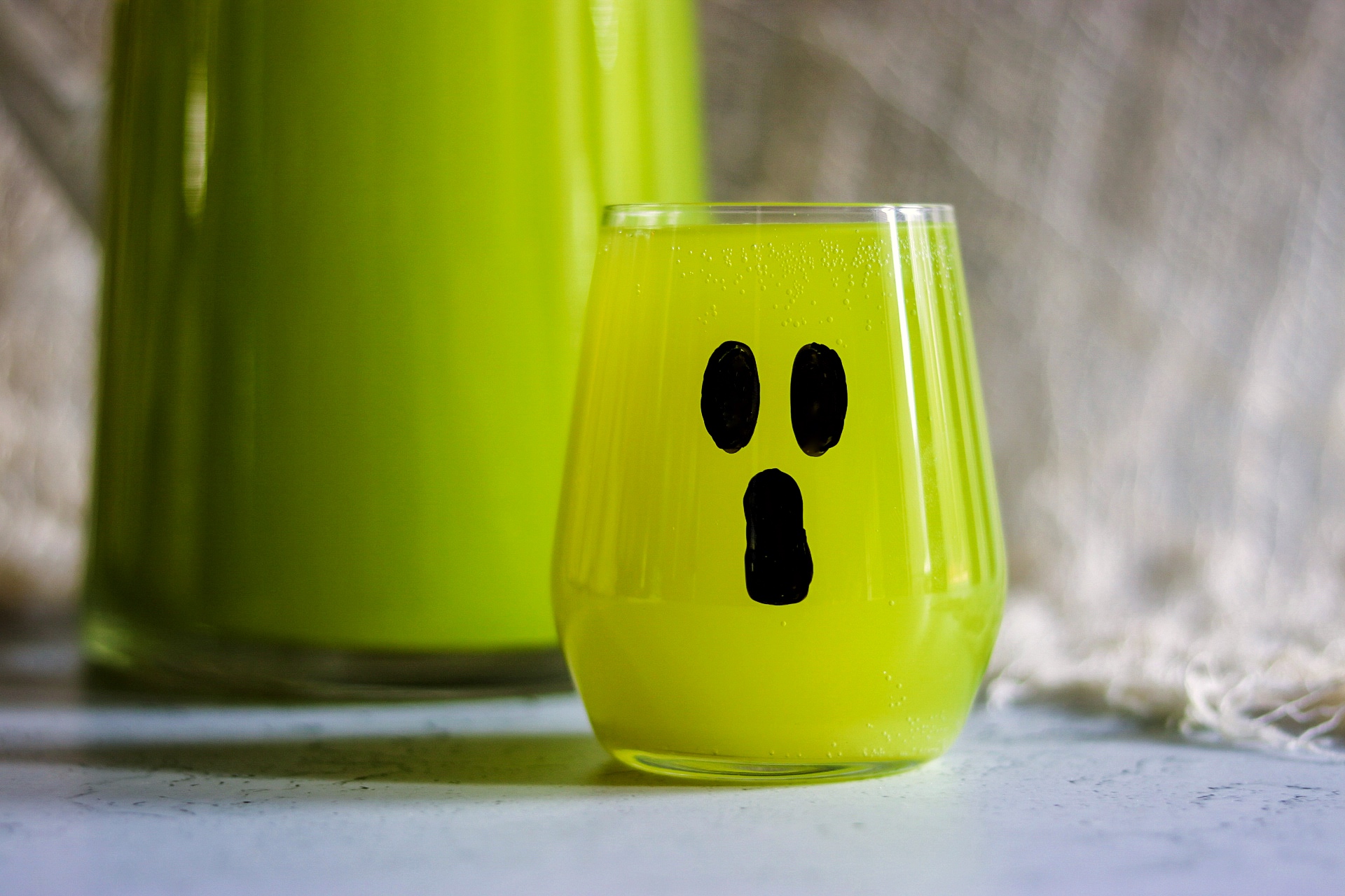 Ghost Mocktail (green mocktail recipe for Halloween)
