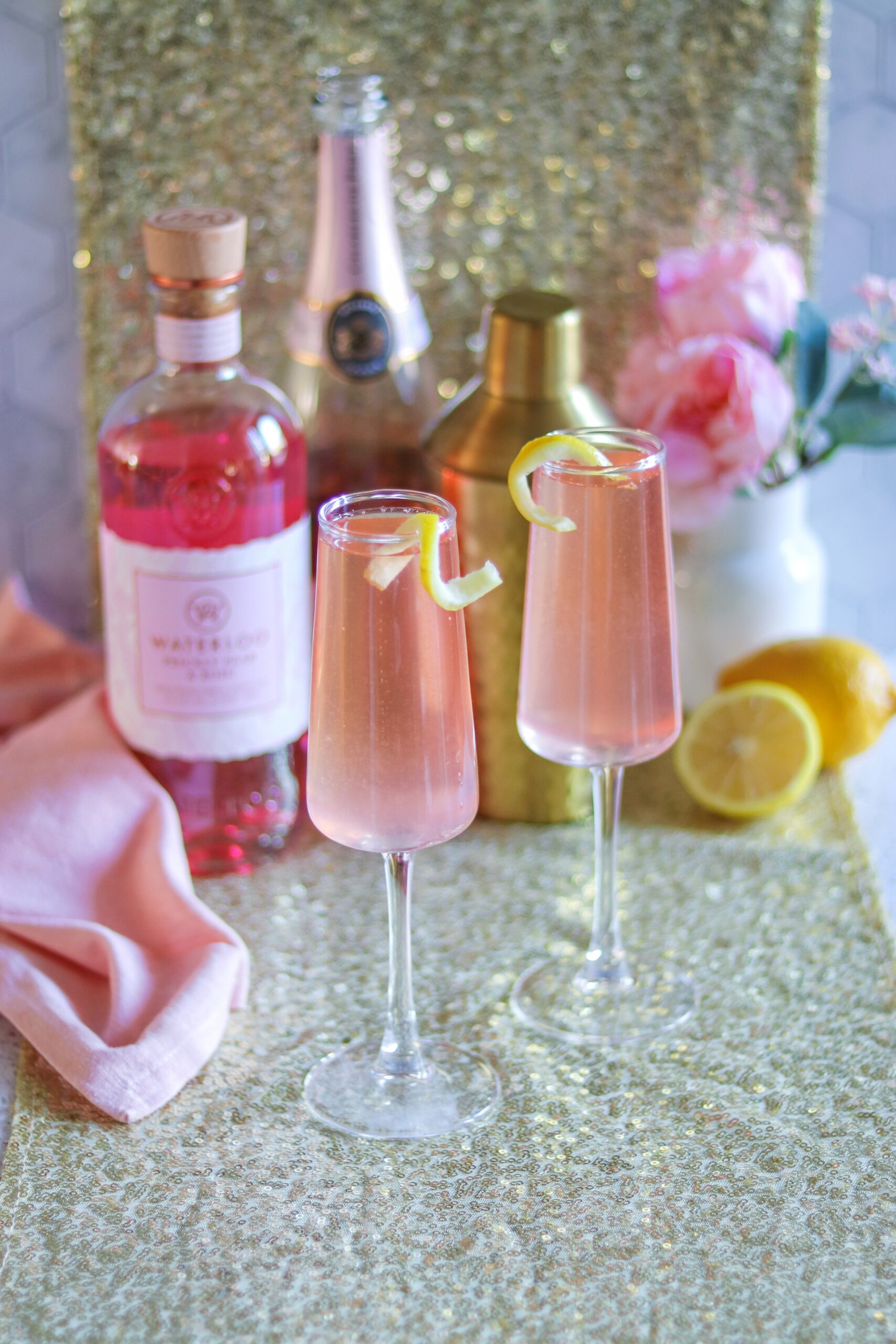 Pink 75 (drinks with pink gin)