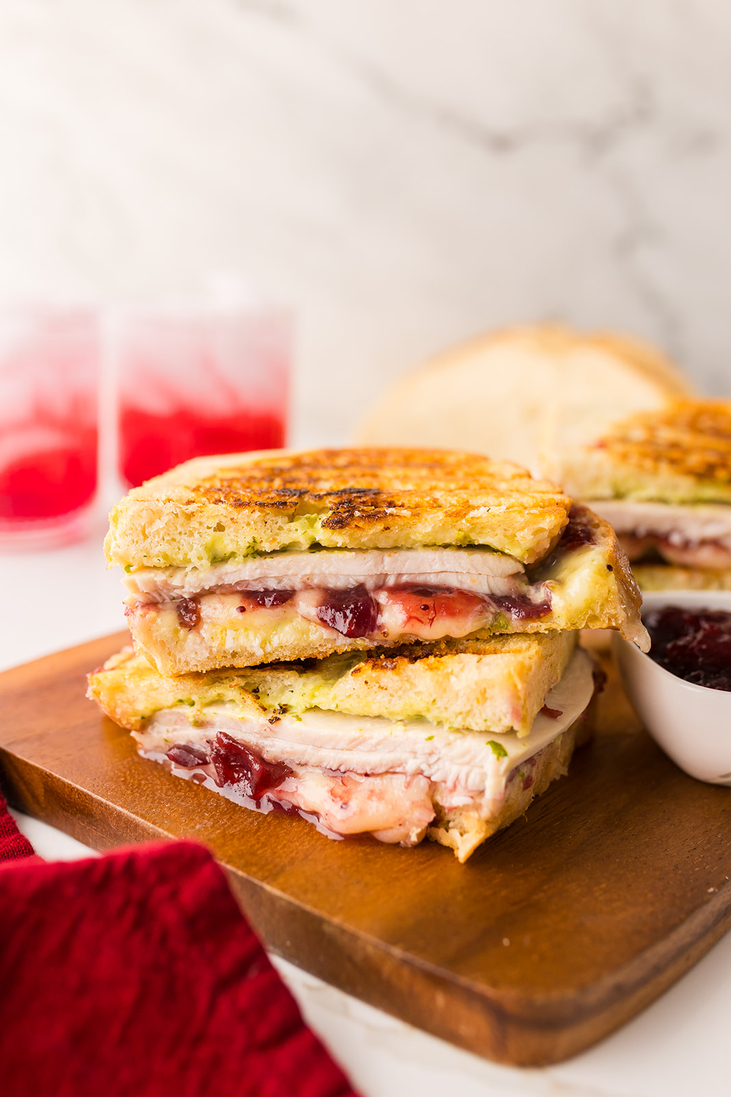 turkey and brie sandwich (leftover turkey sandwich with cranberry sauce)