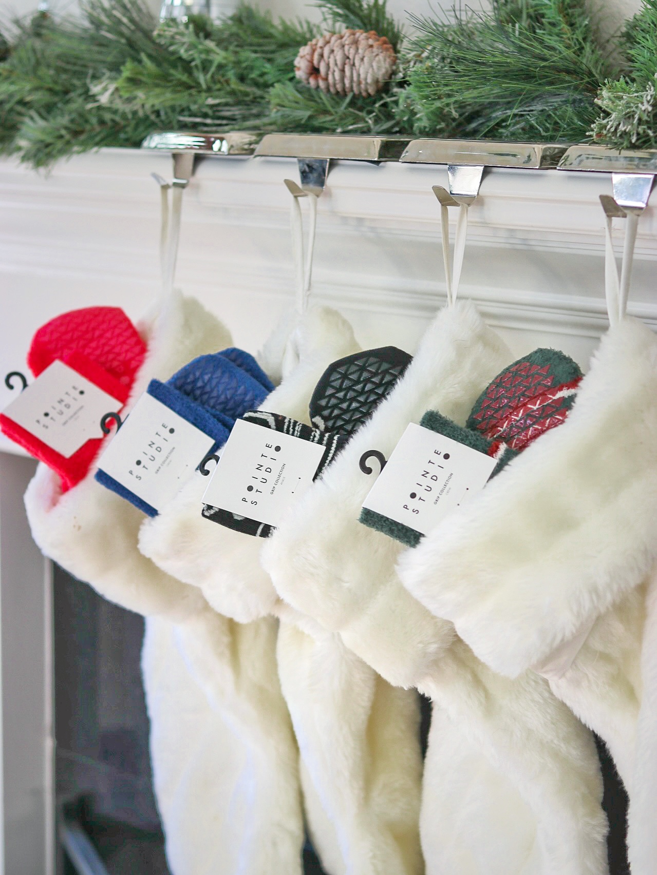 Pointe Studio Happy Cloud Crew Grip Socks