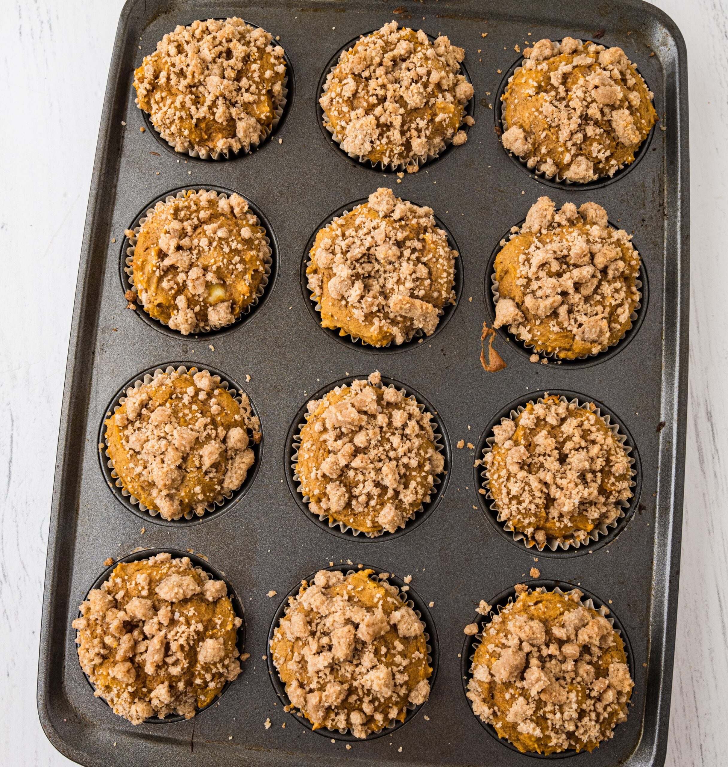 pumpkin muffins with streusel topping