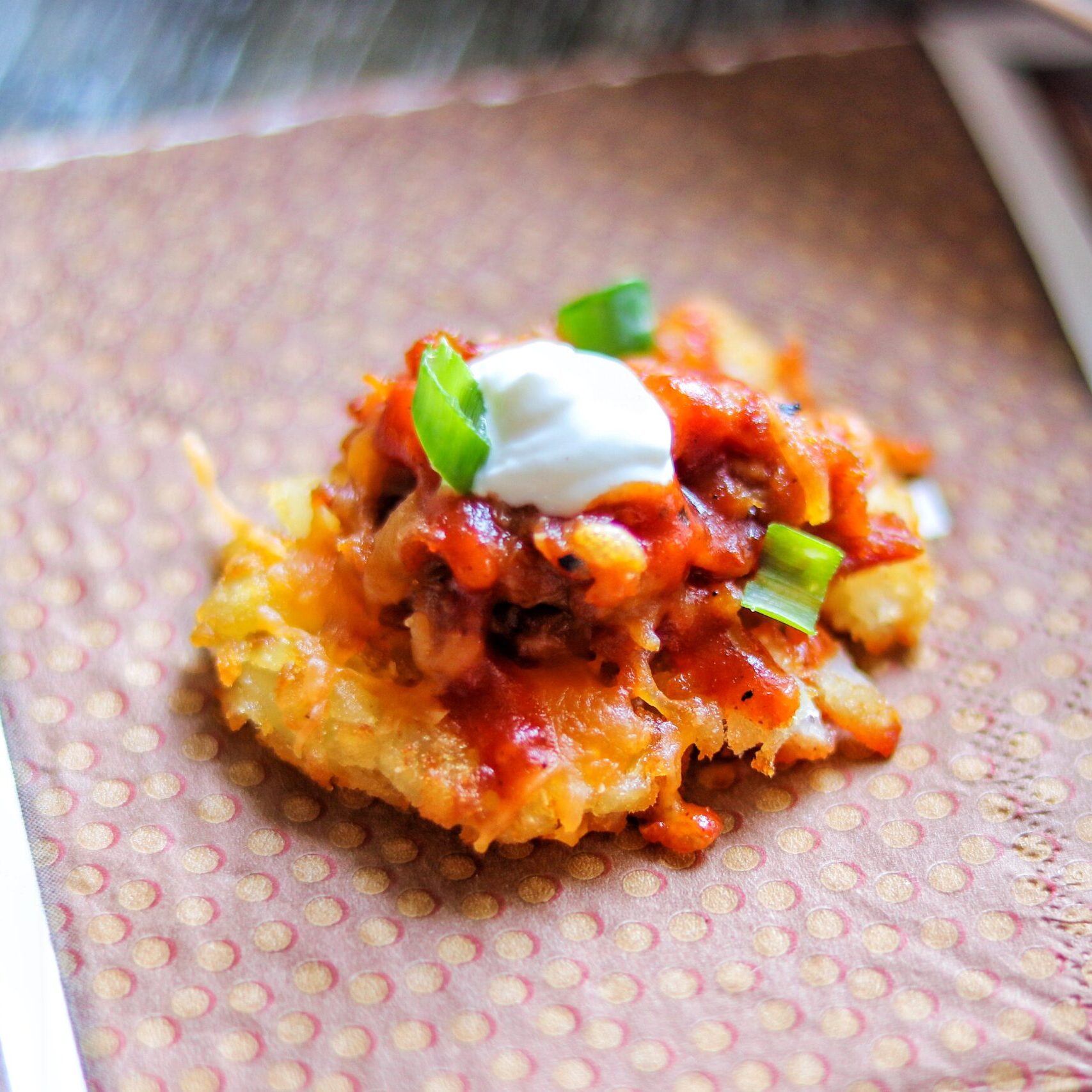 Loaded Smashed Tater Tots with Pulled Pork (easy tater tot appetizers)