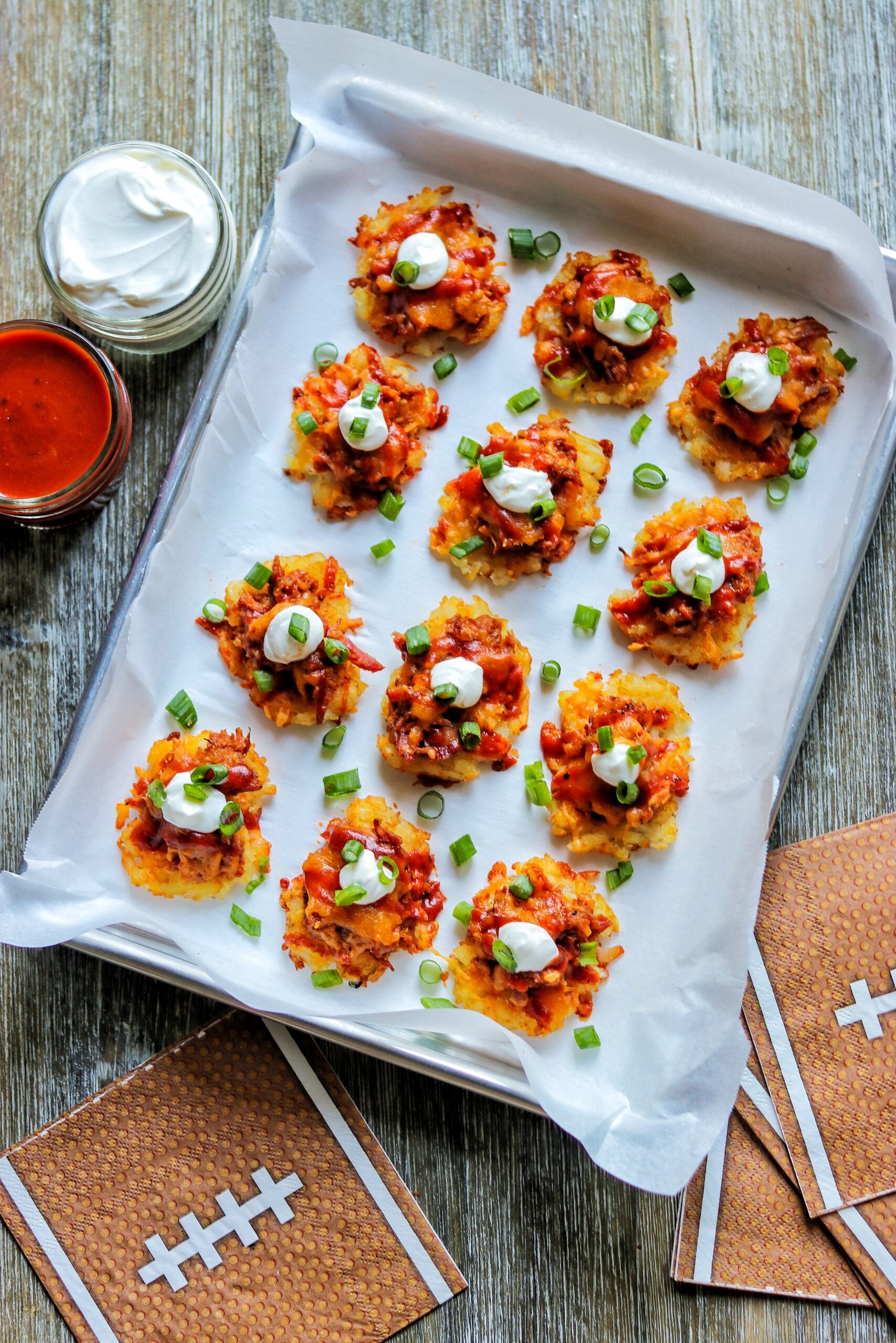 Loaded Smashed Tater Tots with Pulled Pork (tater tots potato skins)
