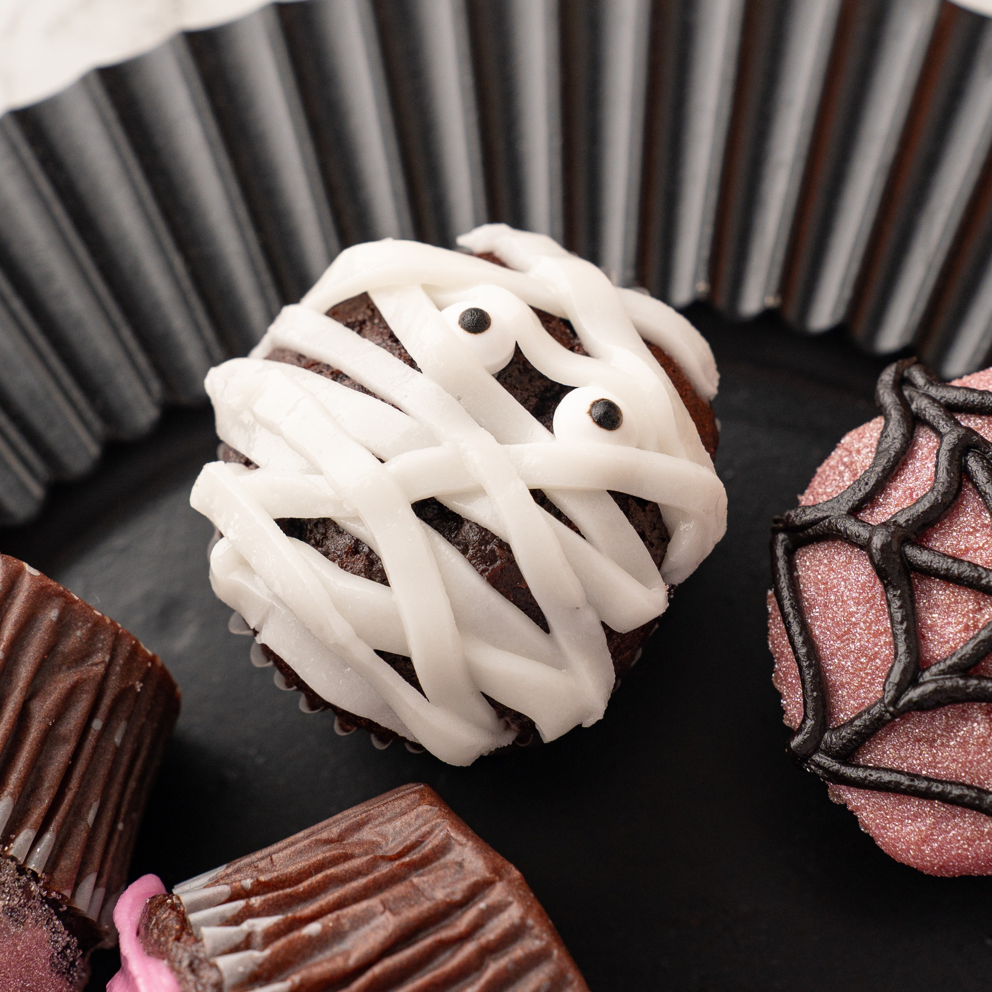 Halloween themed cupcakes: mummy cupcakes
