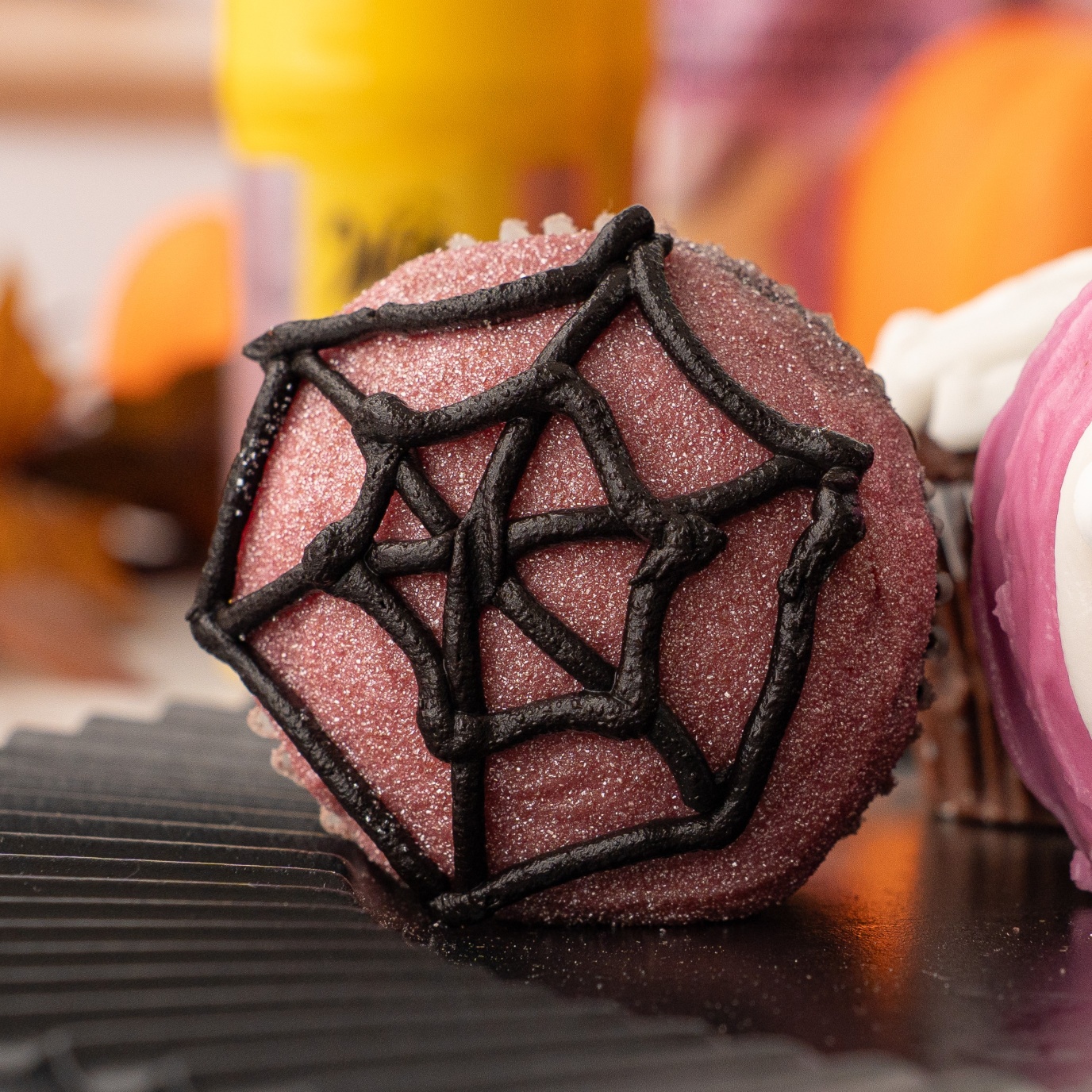 Halloween designs for cupcakes: spiderweb cupcakes