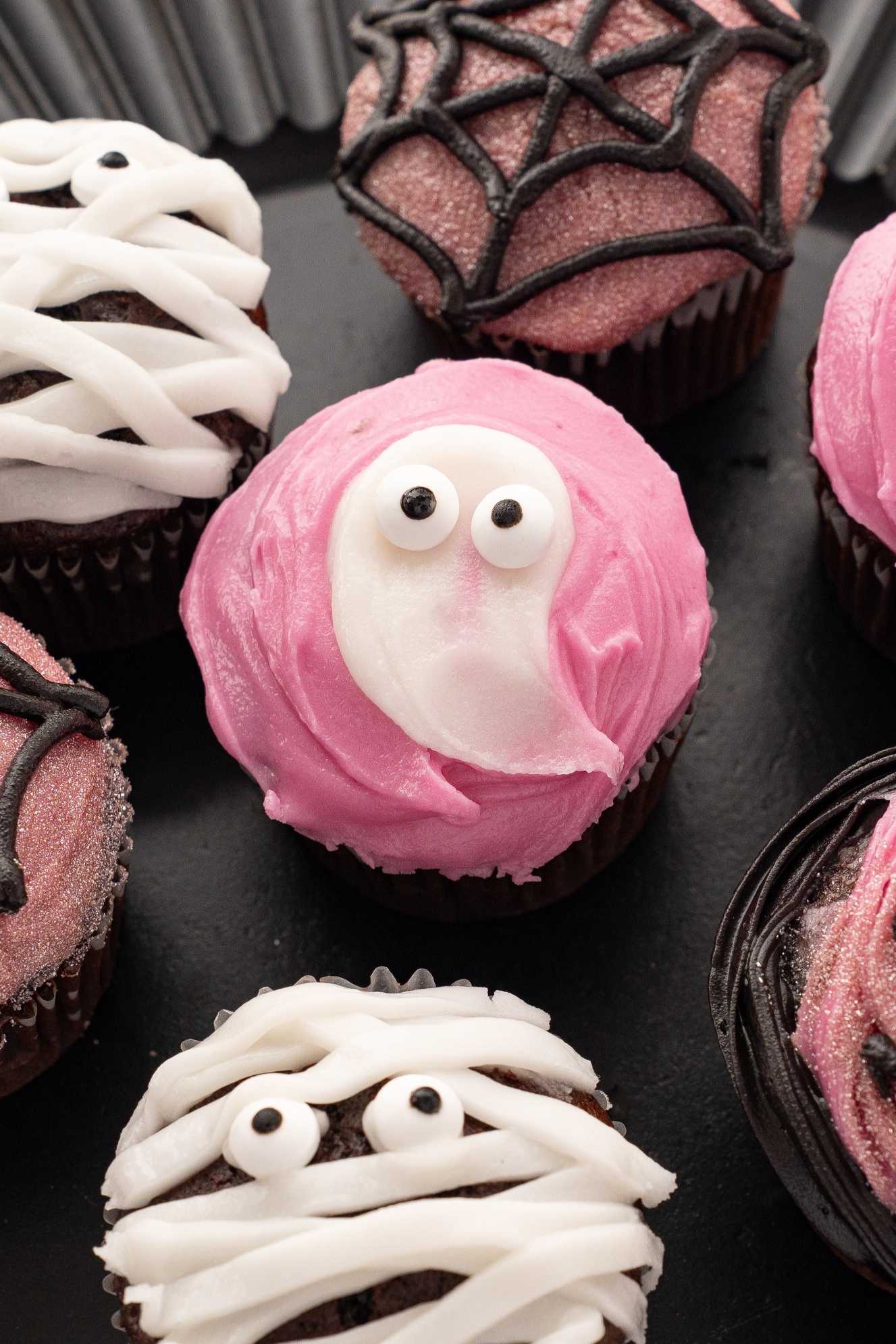 easy cupcakes for Halloween: ghost cupcakes
