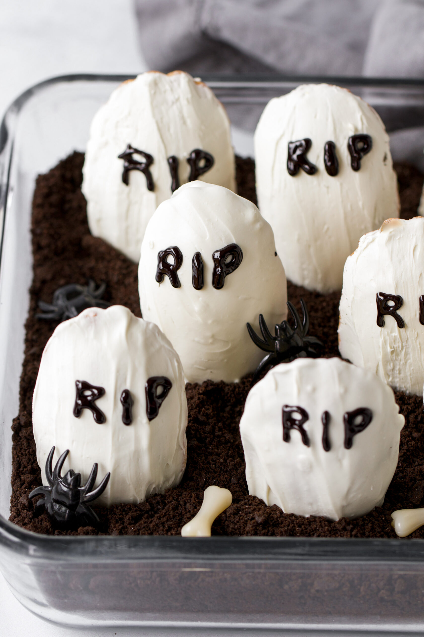 Halloween graveyard treats